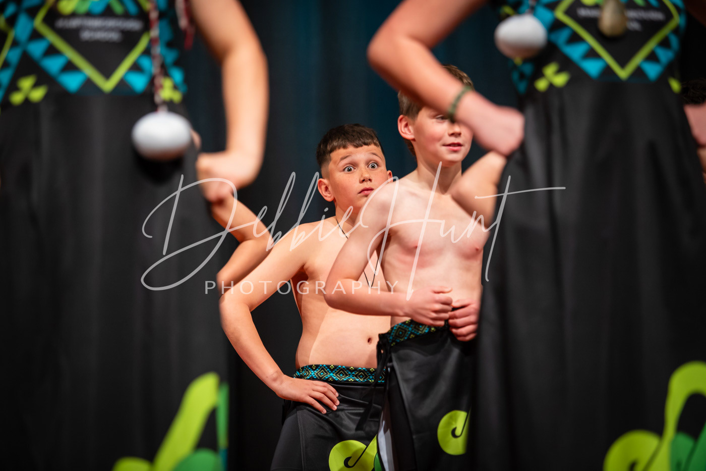W381