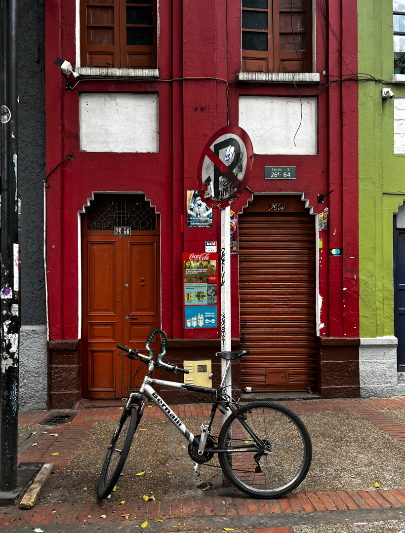 Walking trough La Macarena