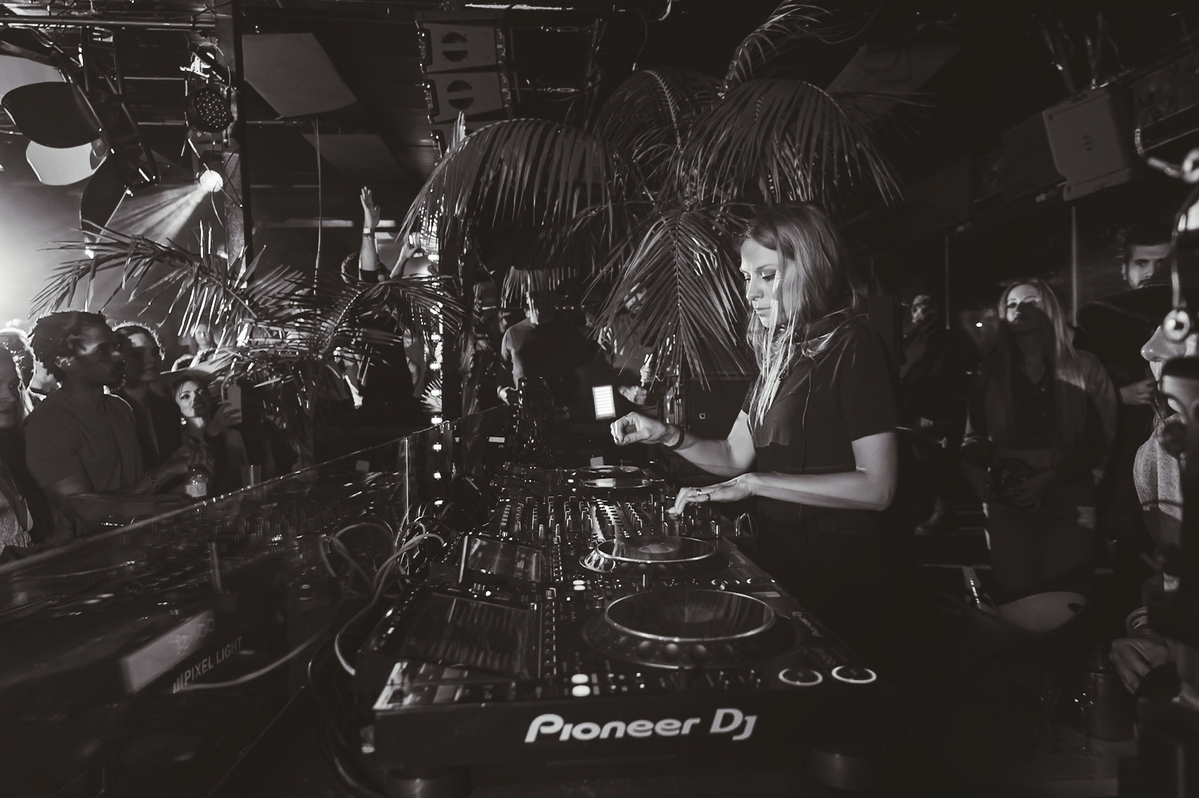 DJ Nora En Pure