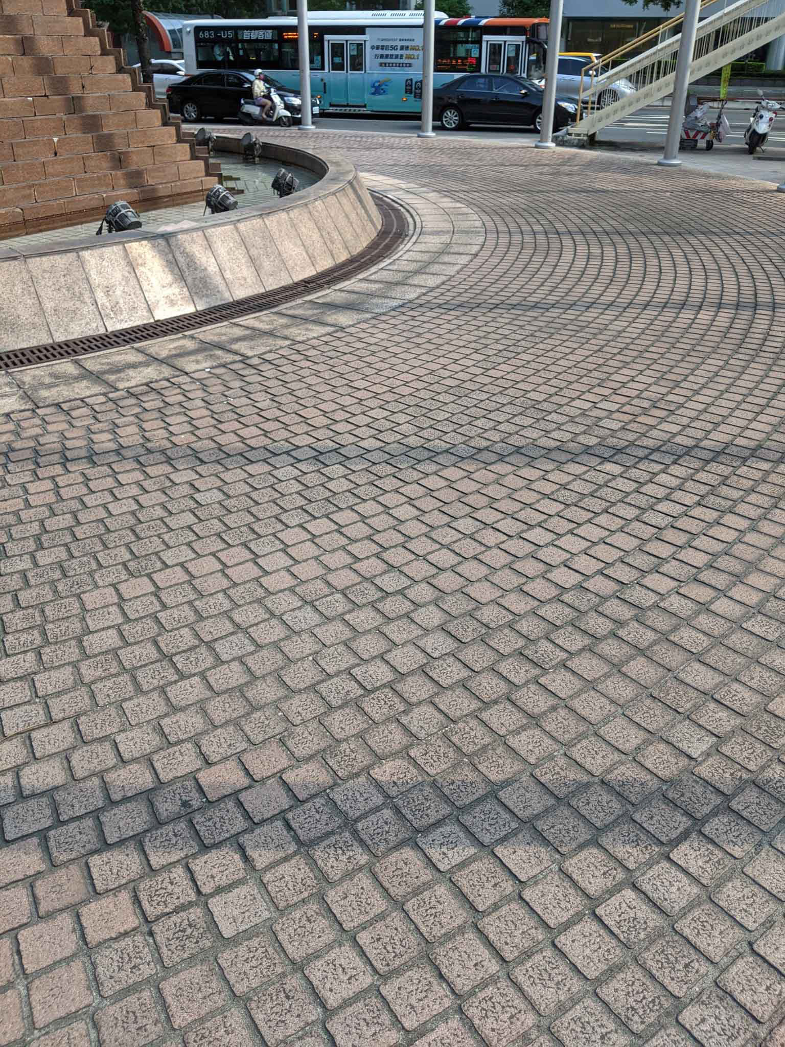 信義路基隆路口旗竿