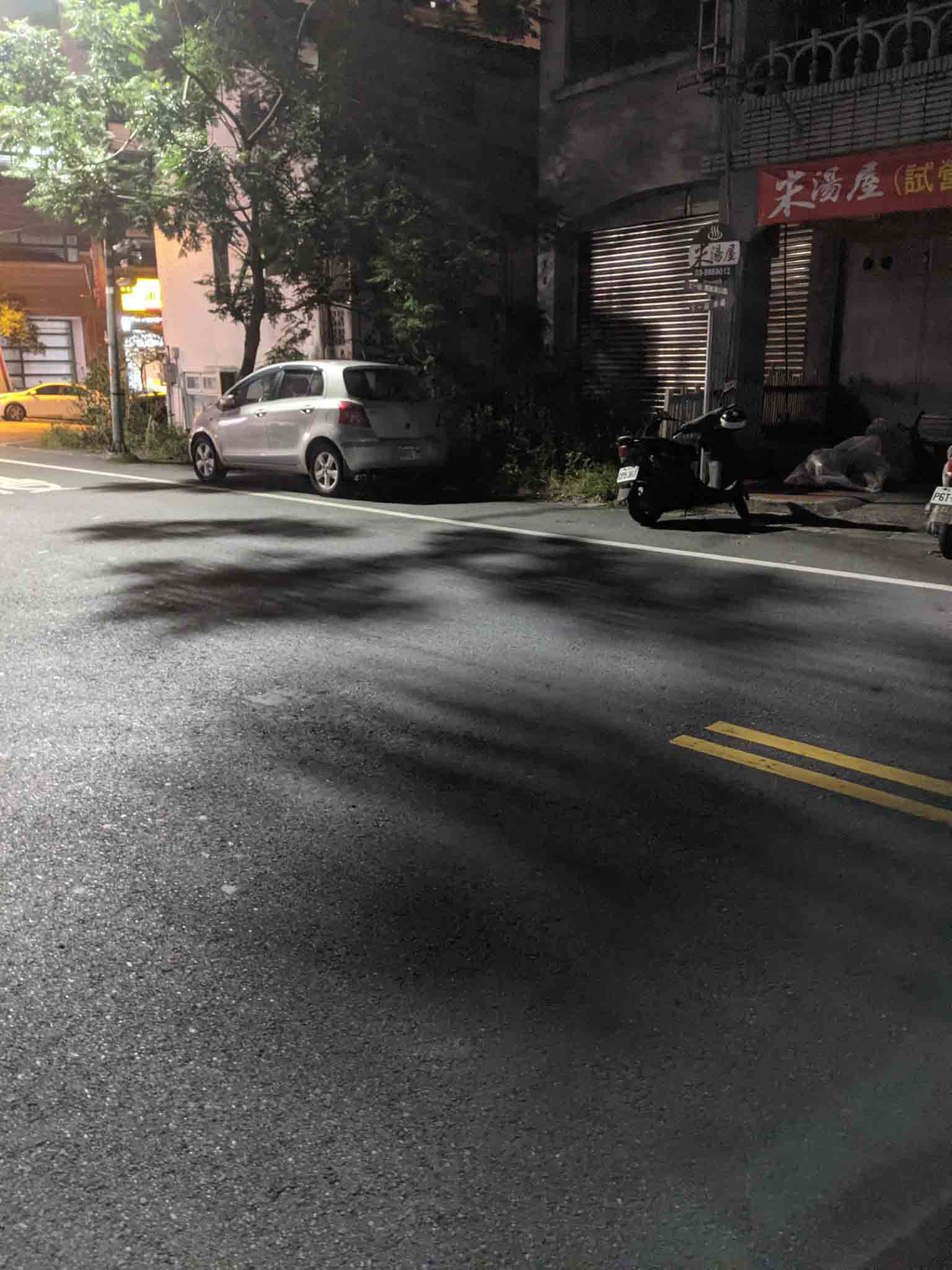 仁愛路上的LED路燈