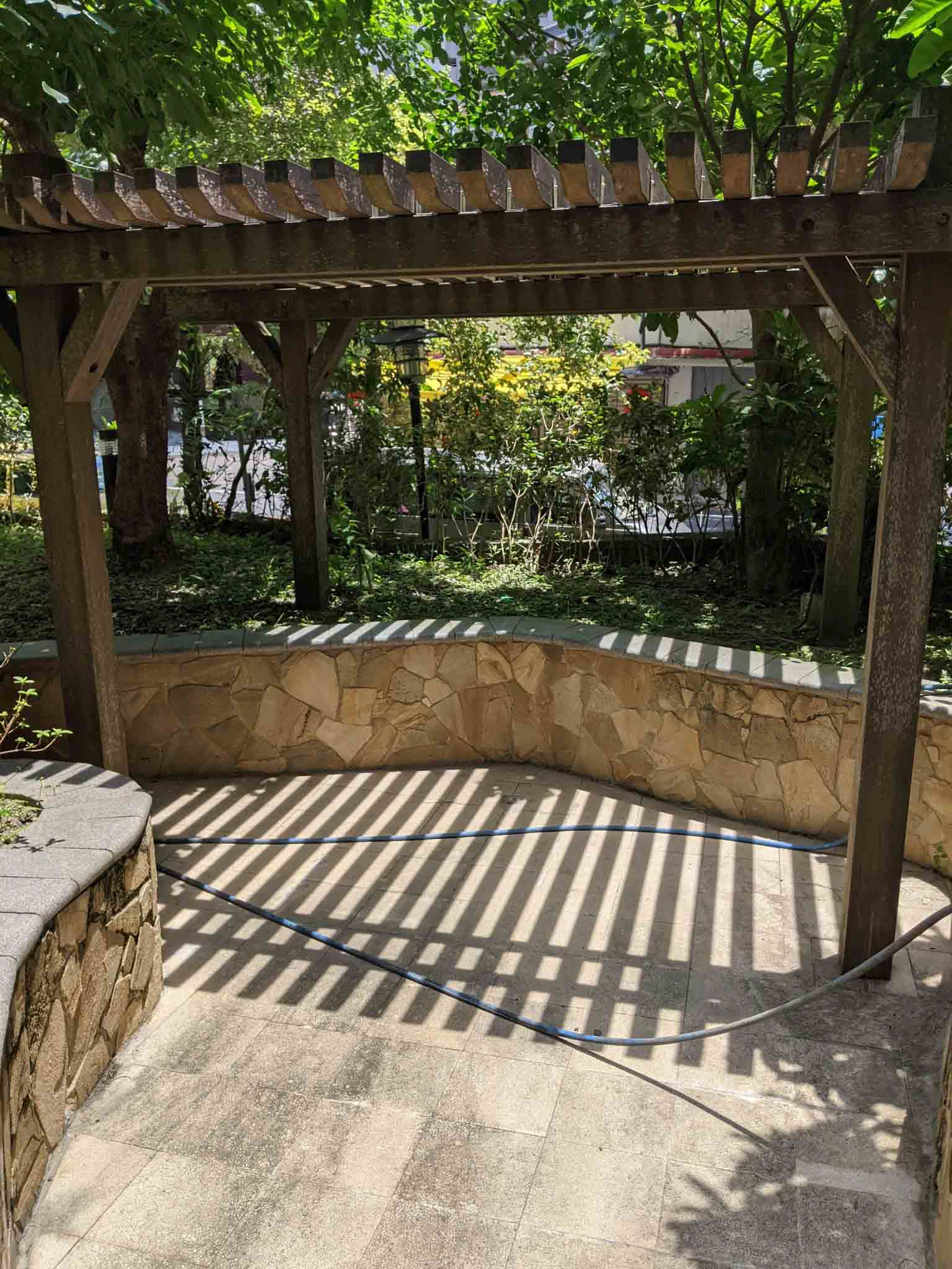 凱悅二期中庭中午