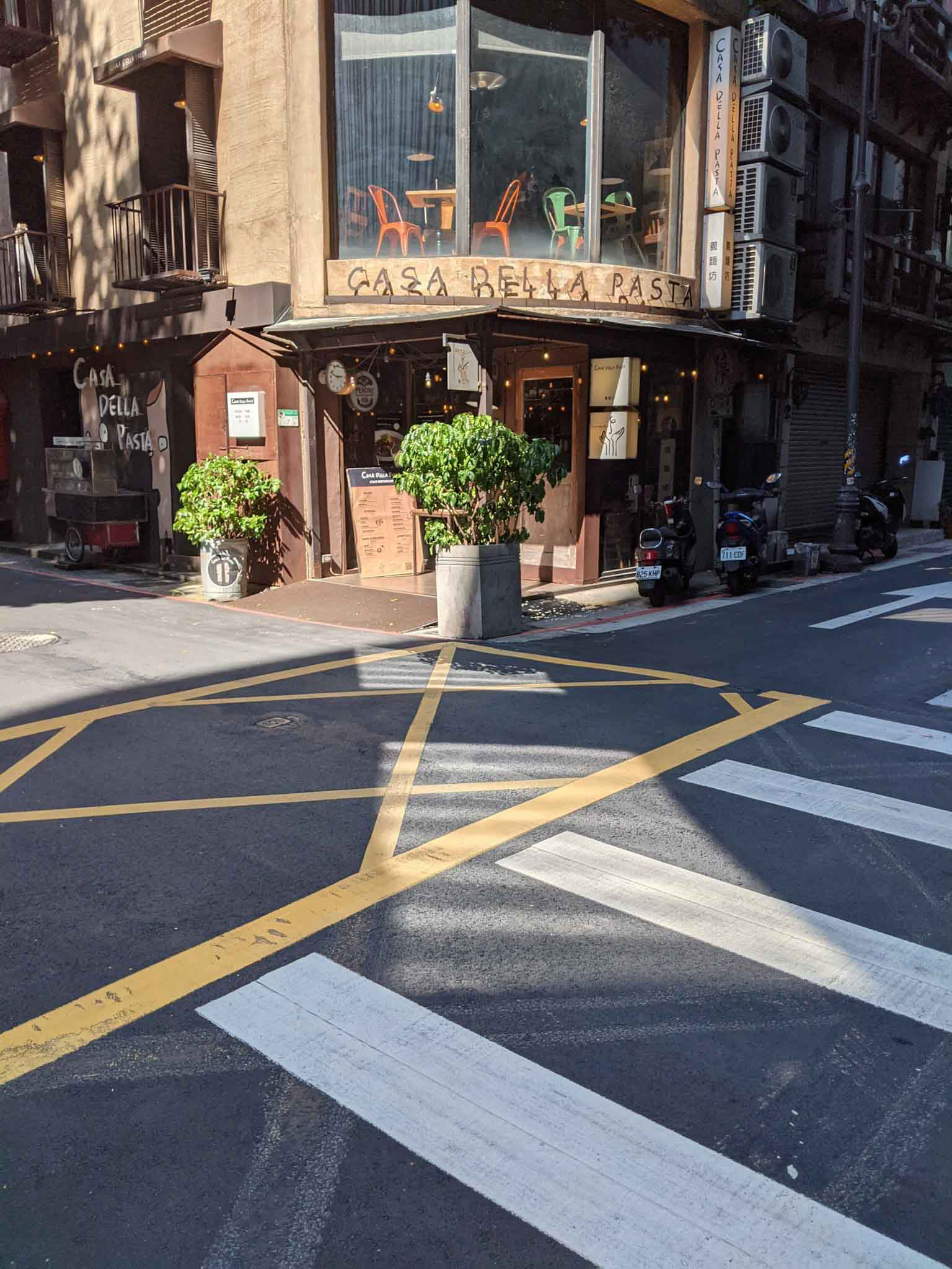 中山北路二段11巷餐廳門口