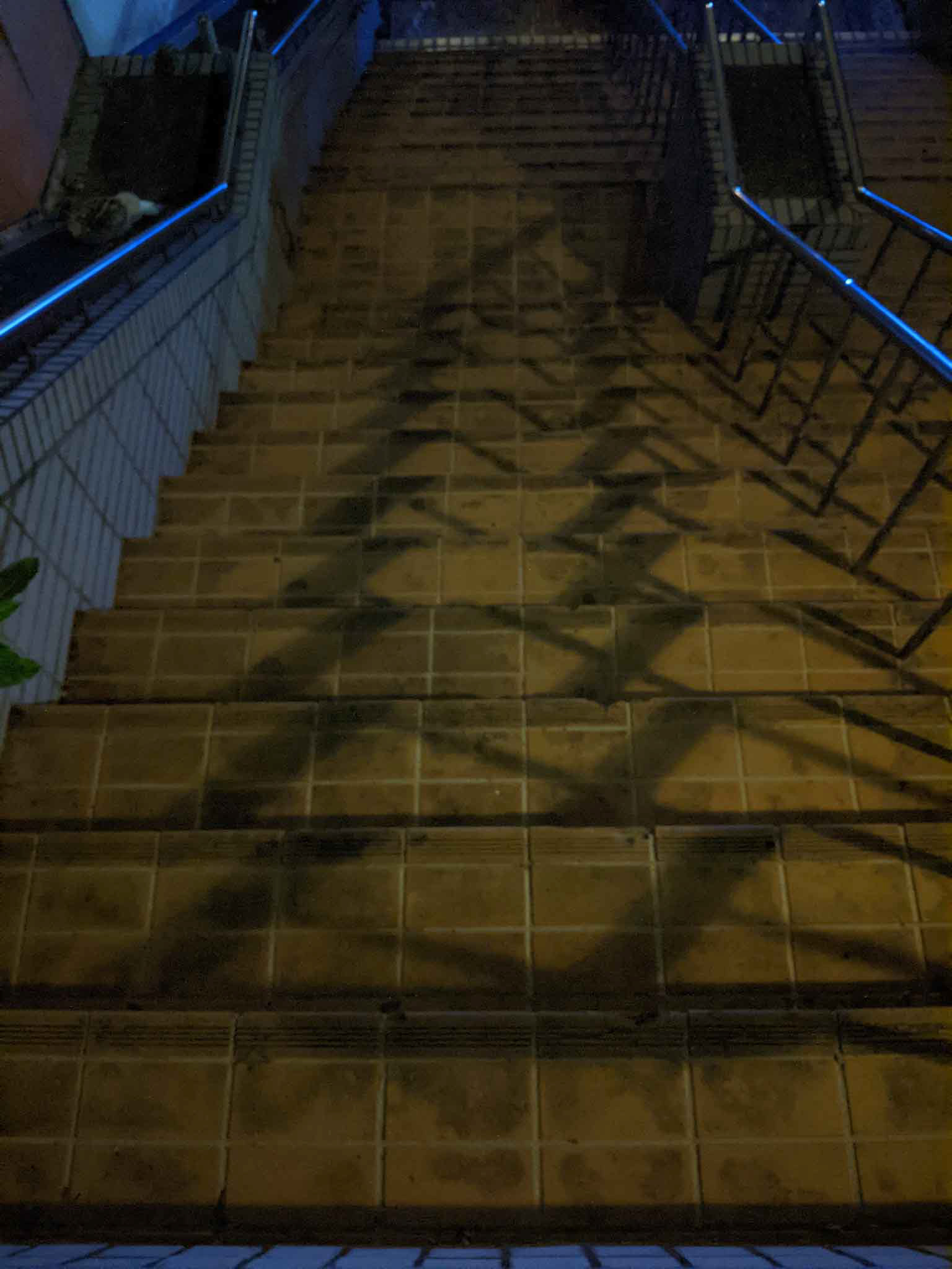 夜晚樓梯
