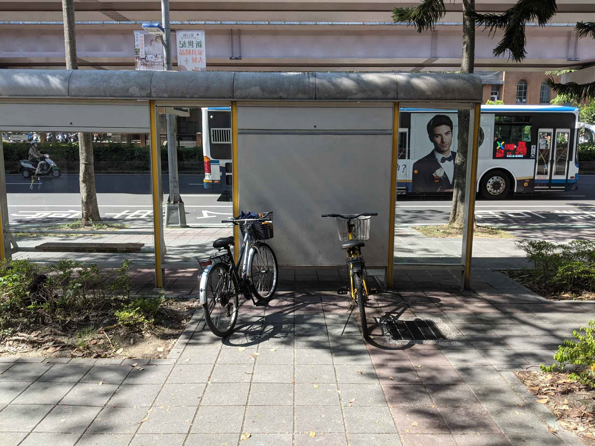 基隆路三段的公車站