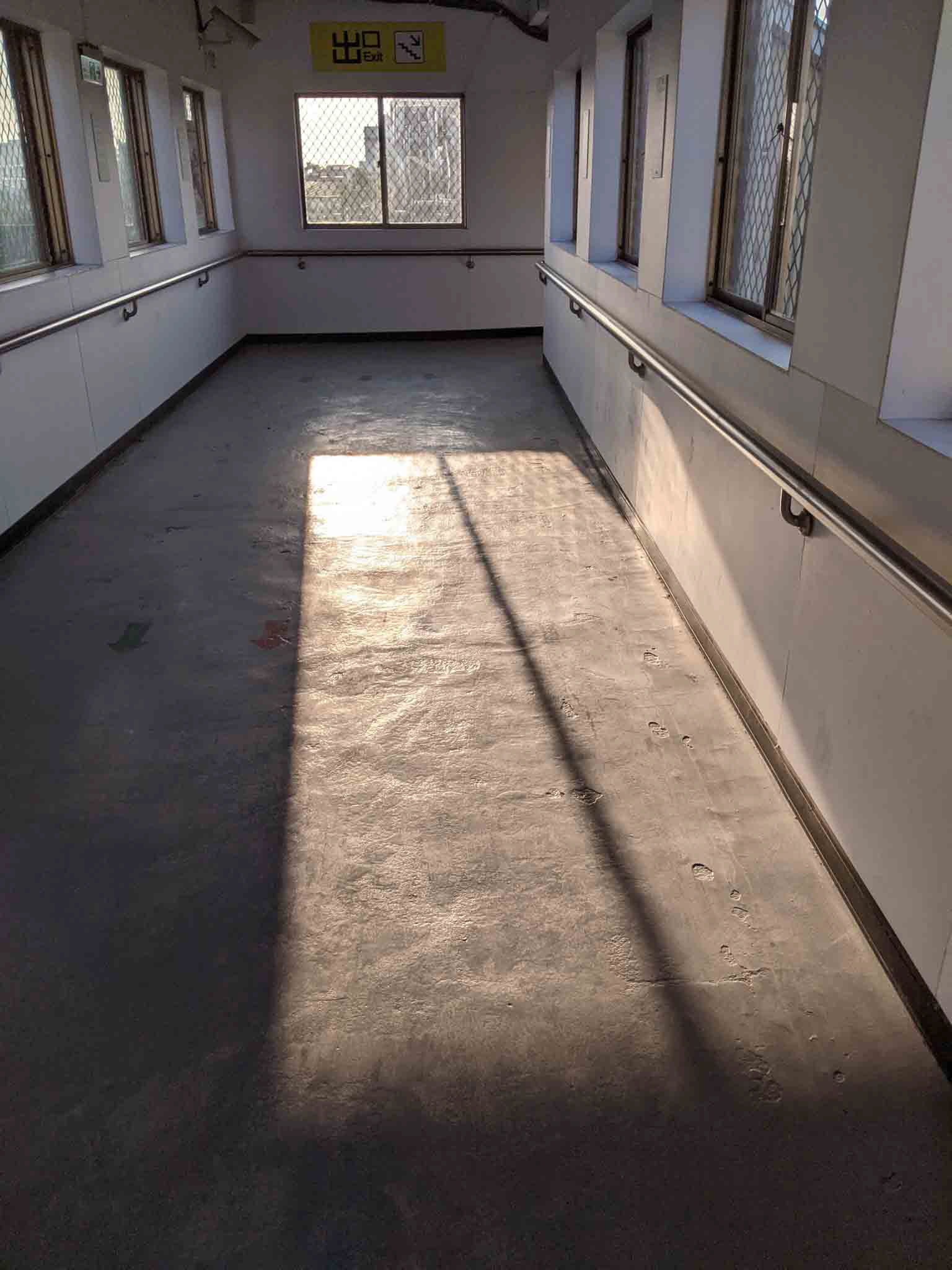 保安車站內天橋夕陽