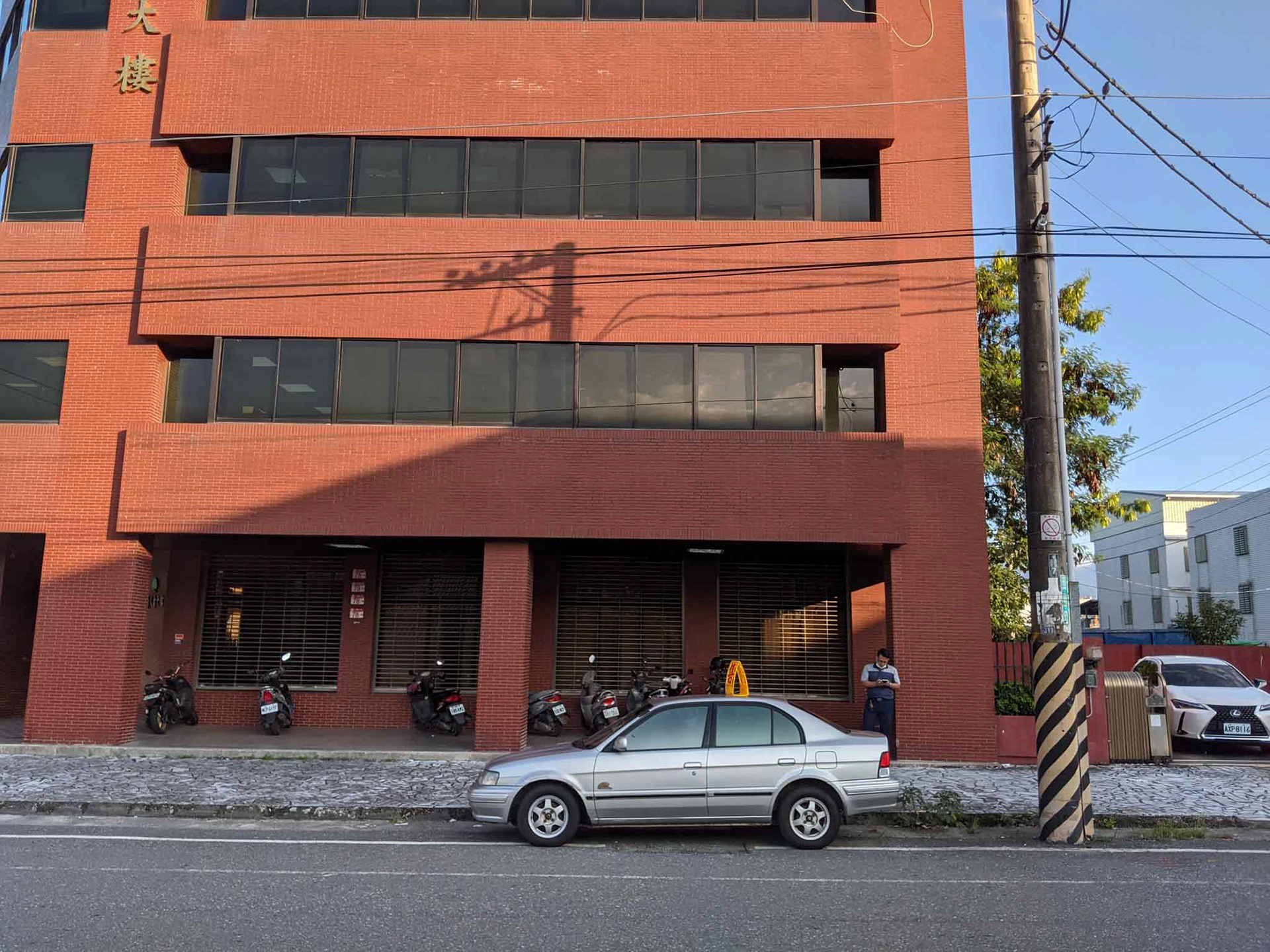 下午的建築外牆2