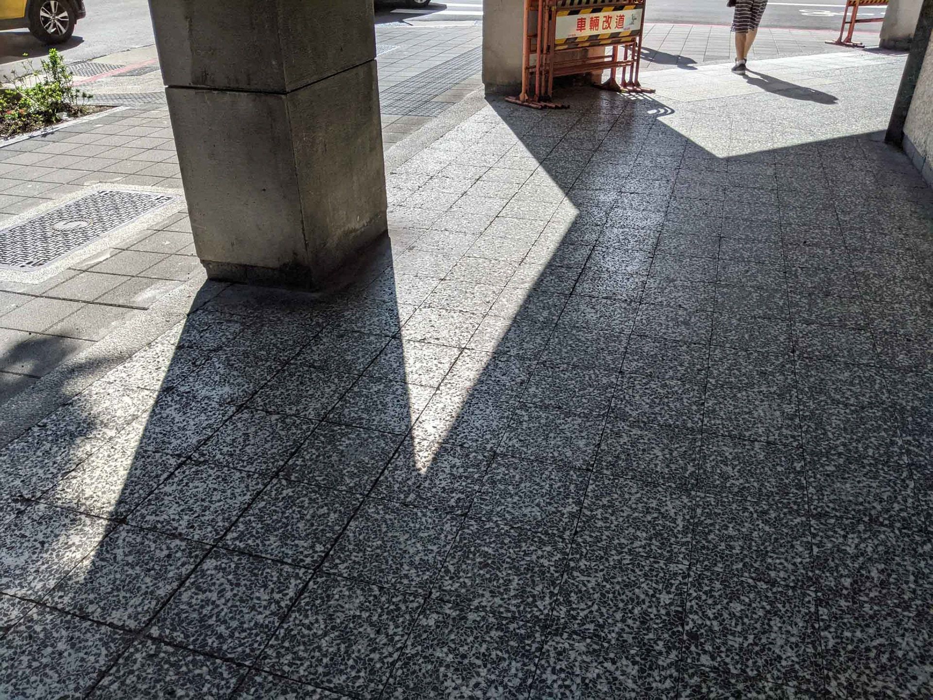 忠孝東路和杭州北路口騎樓