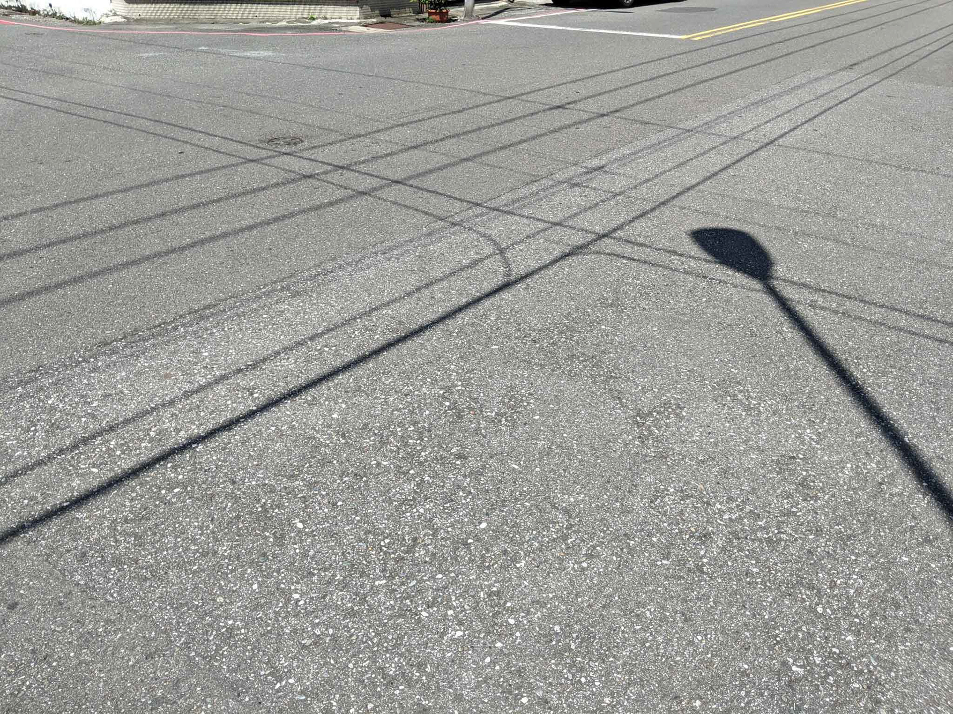 中午的十字路口