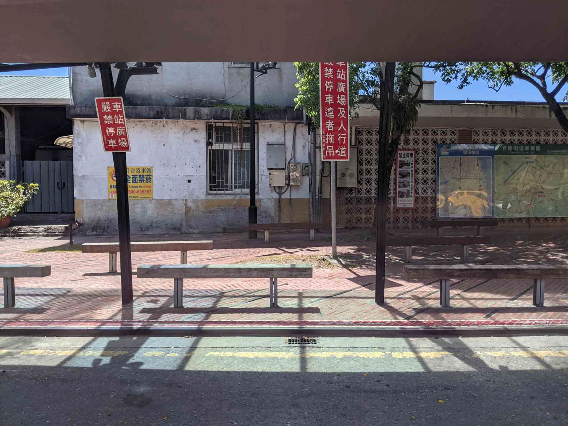 宜蘭火車站外涼亭