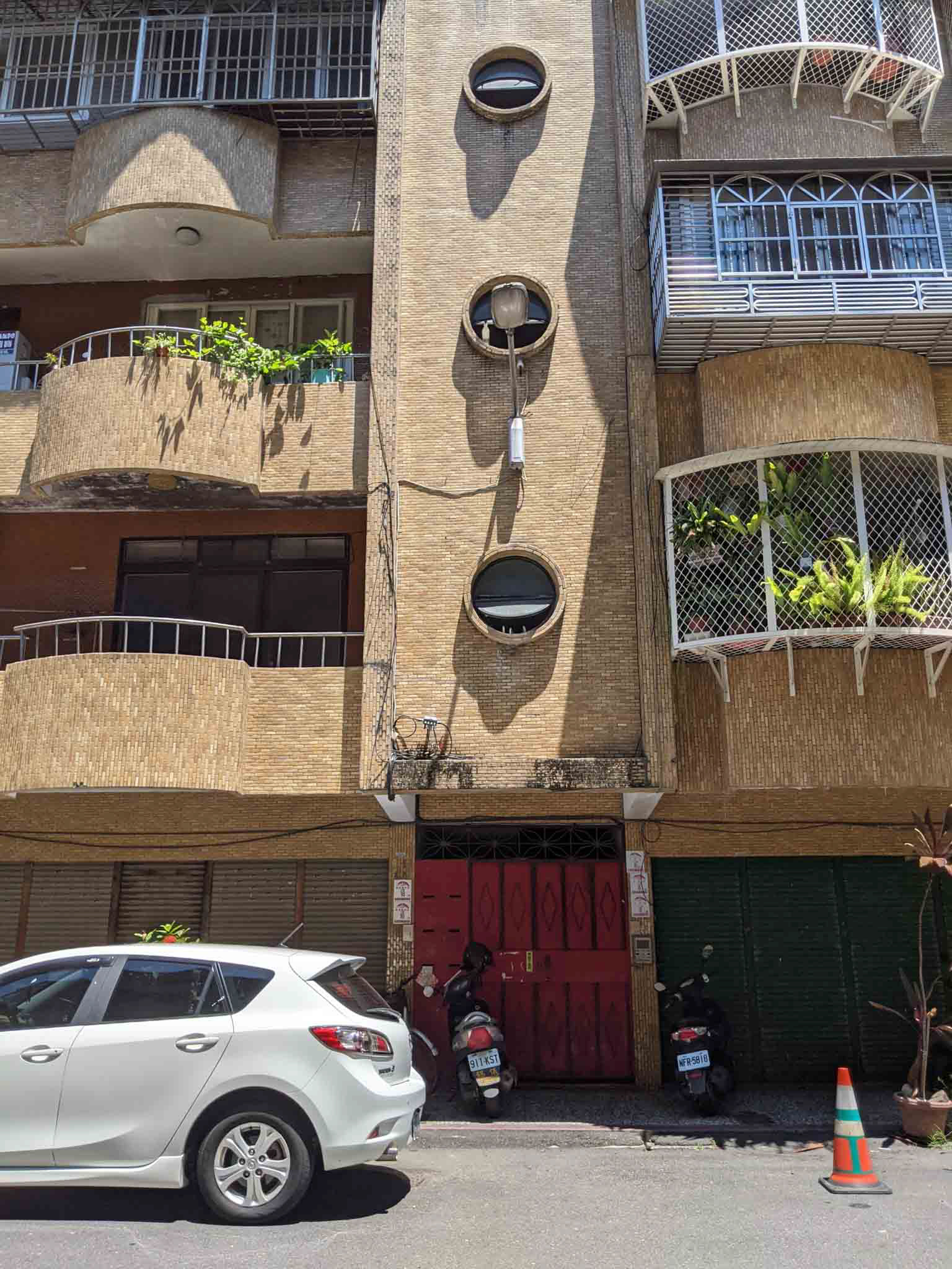 大忠路15巷公寓外牆2