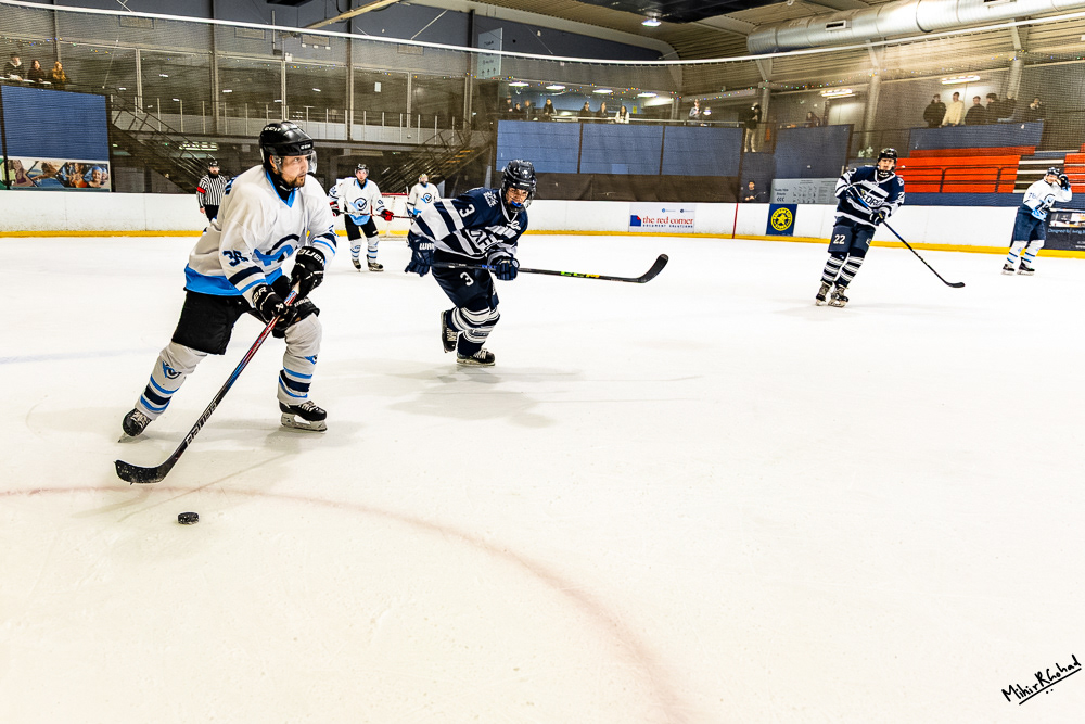 01-03-2025-223009_IceHockeyVarsityVikAvsNar_1068-Enhanced-NR_Website.JPG