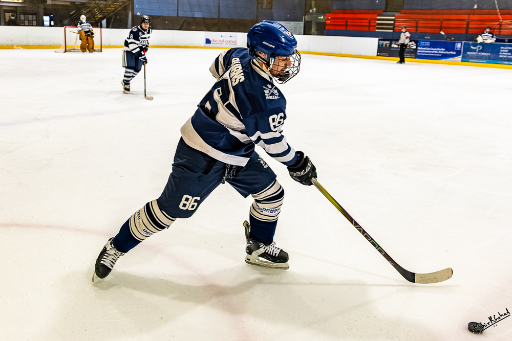 01-03-2025-220130_IceHockeyVarsityVikAvsNar_0542-Enhanced-NR_Website.JPG