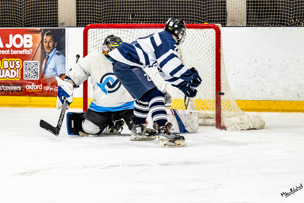 01-03-2025-232702_IceHockeyVarsityVikAvsNar_2141-Enhanced-NR_Website.JPG
