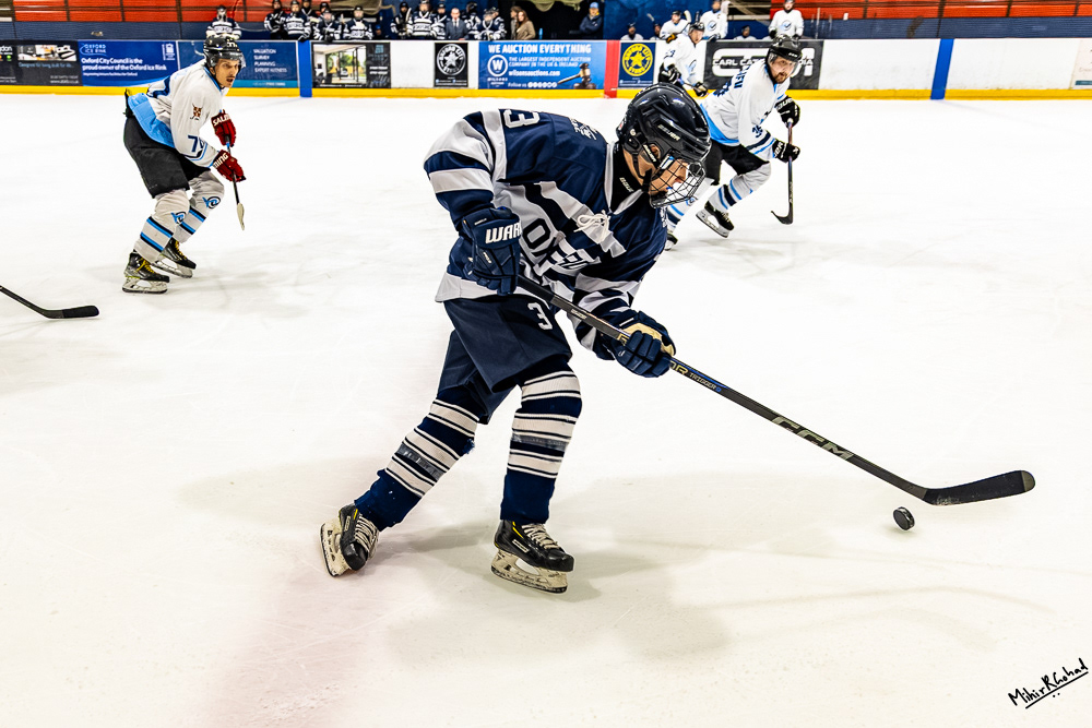 01-03-2025-215938_IceHockeyVarsityVikAvsNar_0466-Enhanced-NR_Website.JPG