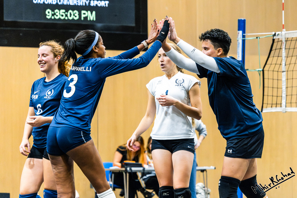 22-10-2025-213327_Volleyball_OXFvsUEA_220_Website.JPG
