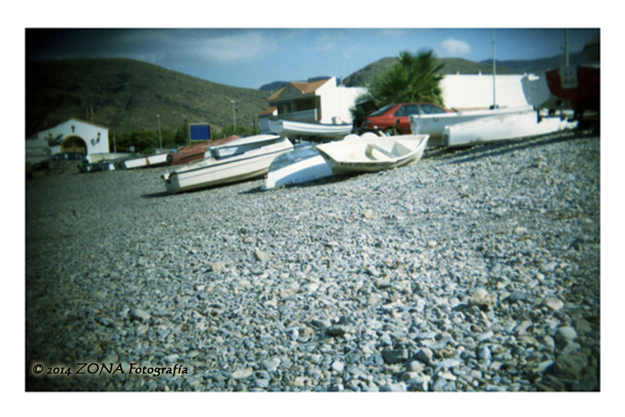 Encuadres indefinidos marcan el caracter imperfecto que tanto nos gusta. Cámara Holga, edición BC (black corner) fabricada sobre 2011