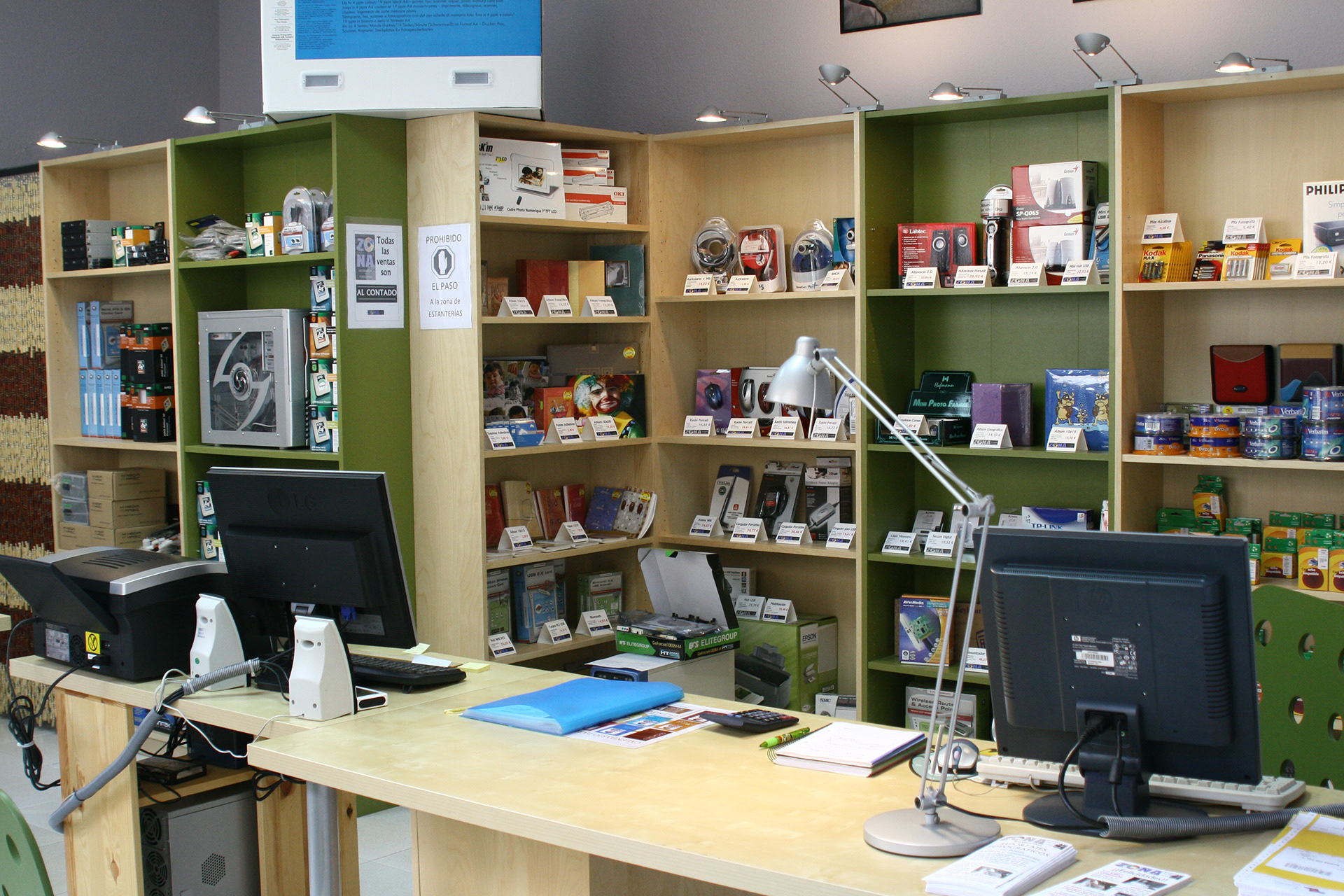 2006 ZONA Informática y Fotografía