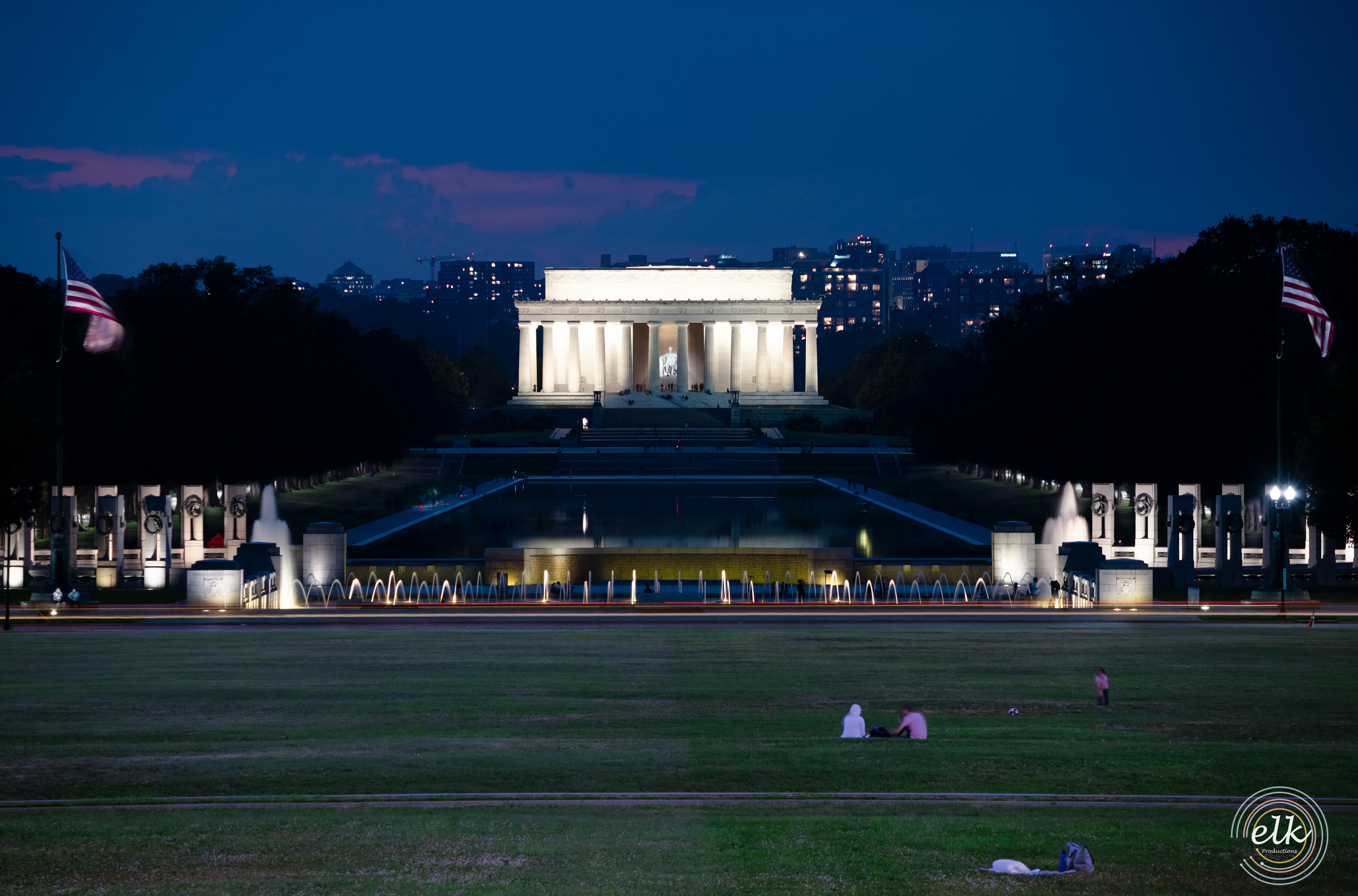 Lincoln and WWII memorials at night. Washington DC.
