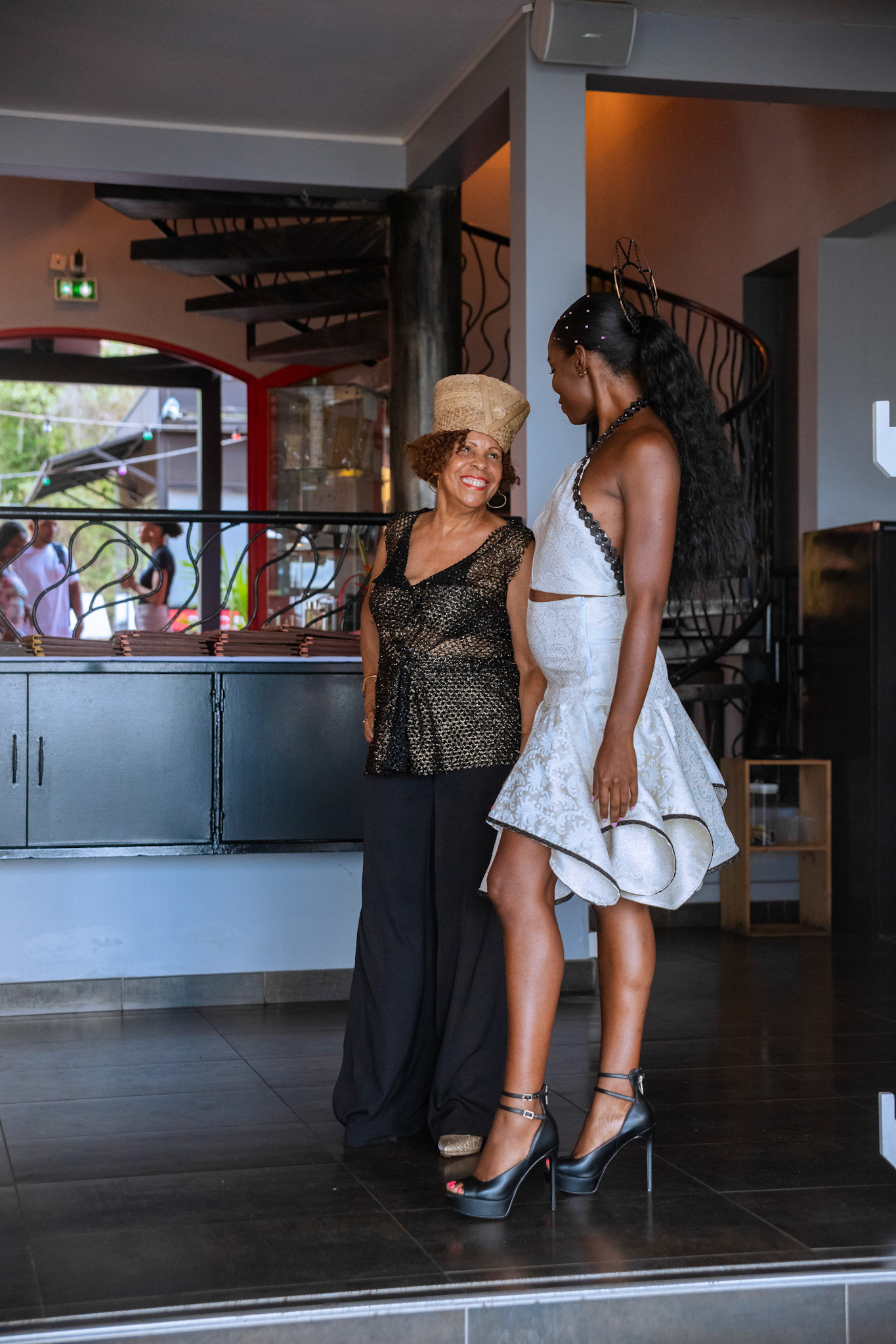 Monique coiffe Jean-Louis MARIE-ROSE