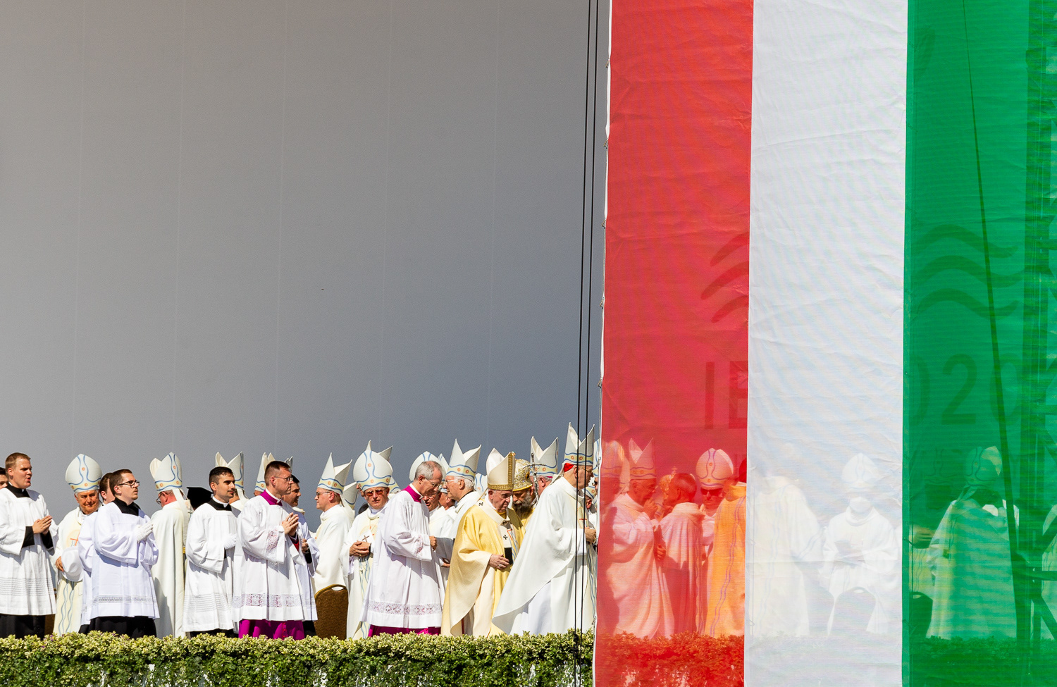 POPE FRANCIS LEAVES THE STAGE WITH SOME RELIGOUS LEADERS AFTER HE CELEBRATED THE CLOSING MASS OF THE 52ND INTERNATIONAL EUCHARISTIC CONGRESS, IN BUDAPEST, SEPTEMBER 12, 2021
