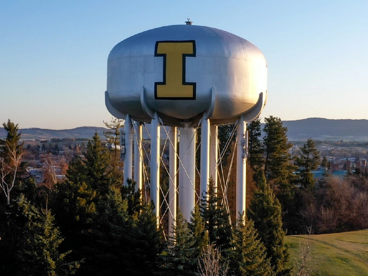 The 'I-tower' water tower can be seen from all around campus and in Moscow