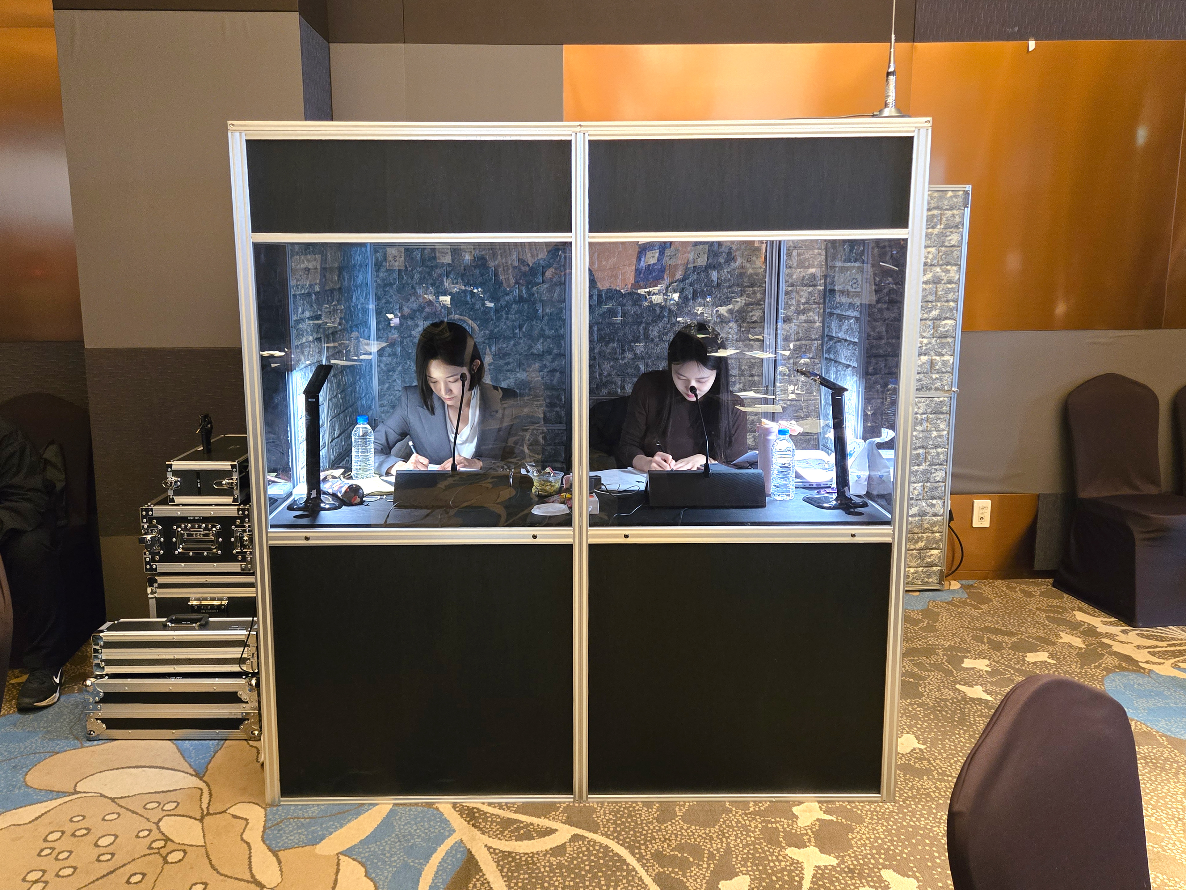동시통역 섭외 진행