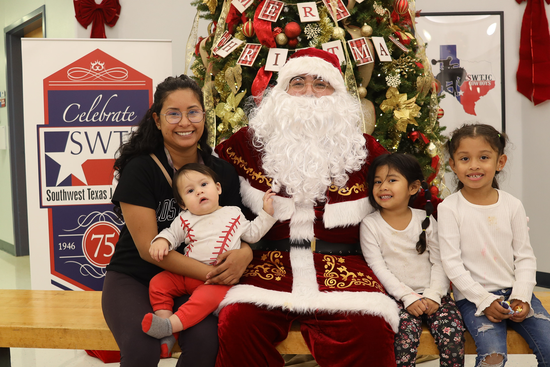 SWTX Photo Gallery - Christmas at the College 2022 Del Rio