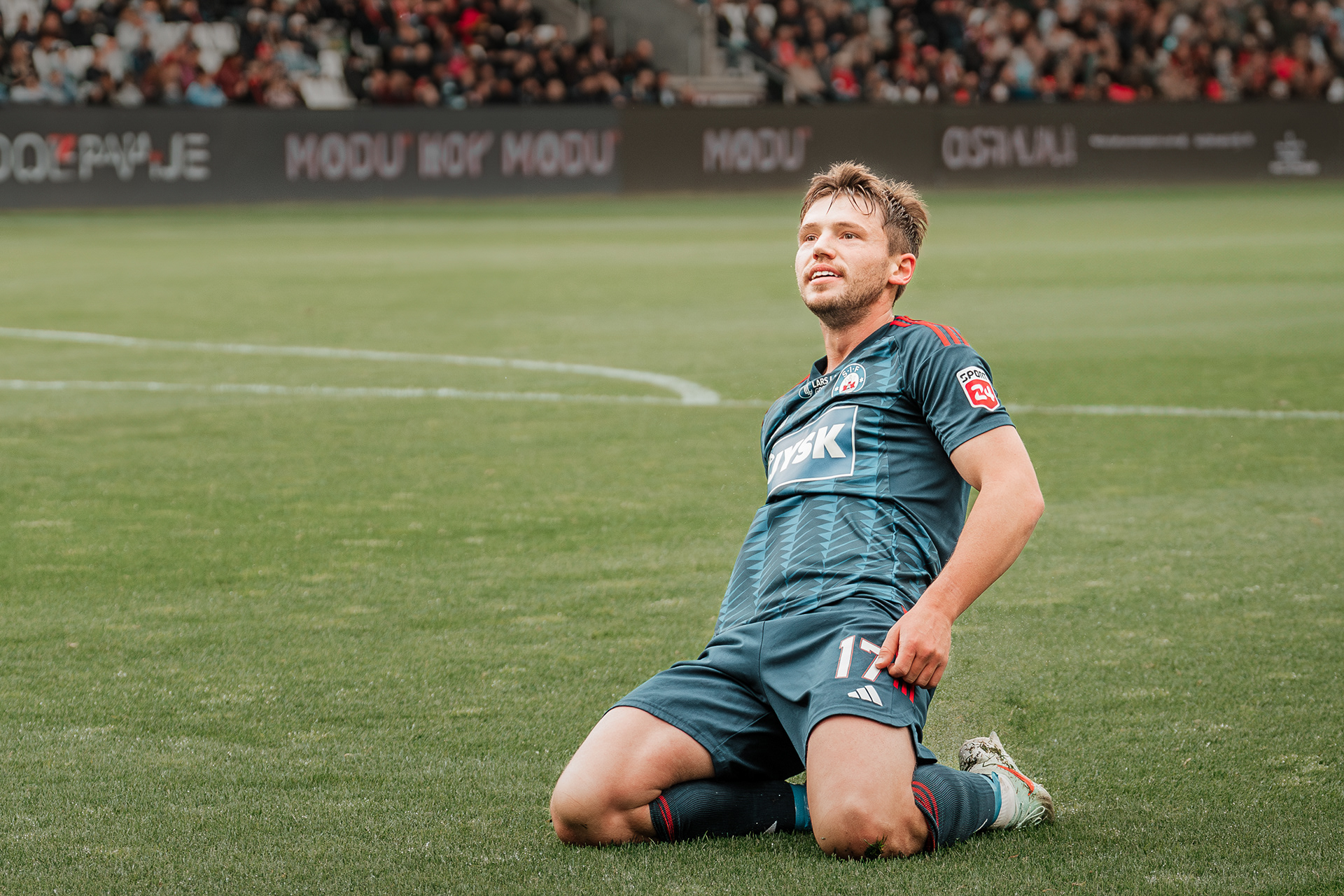 Callum McCowatt (Silkeborg IF) fejrer scoring imod Vejle Boldklub i Superligaen.