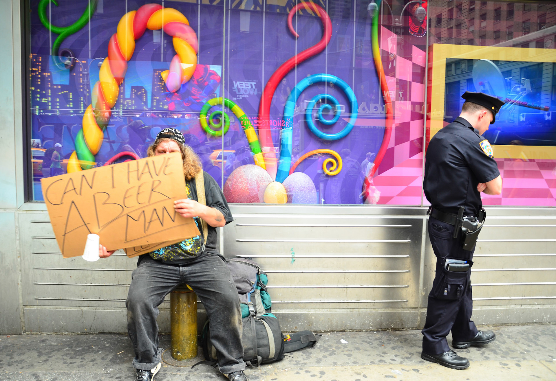 They were talking, they were chatting, they were closer before I touched my camera. As soon as it was clear I was going to take a picture, things changed. The cop hid his face, the homeless hid his'. I am not complaining, just pondering.