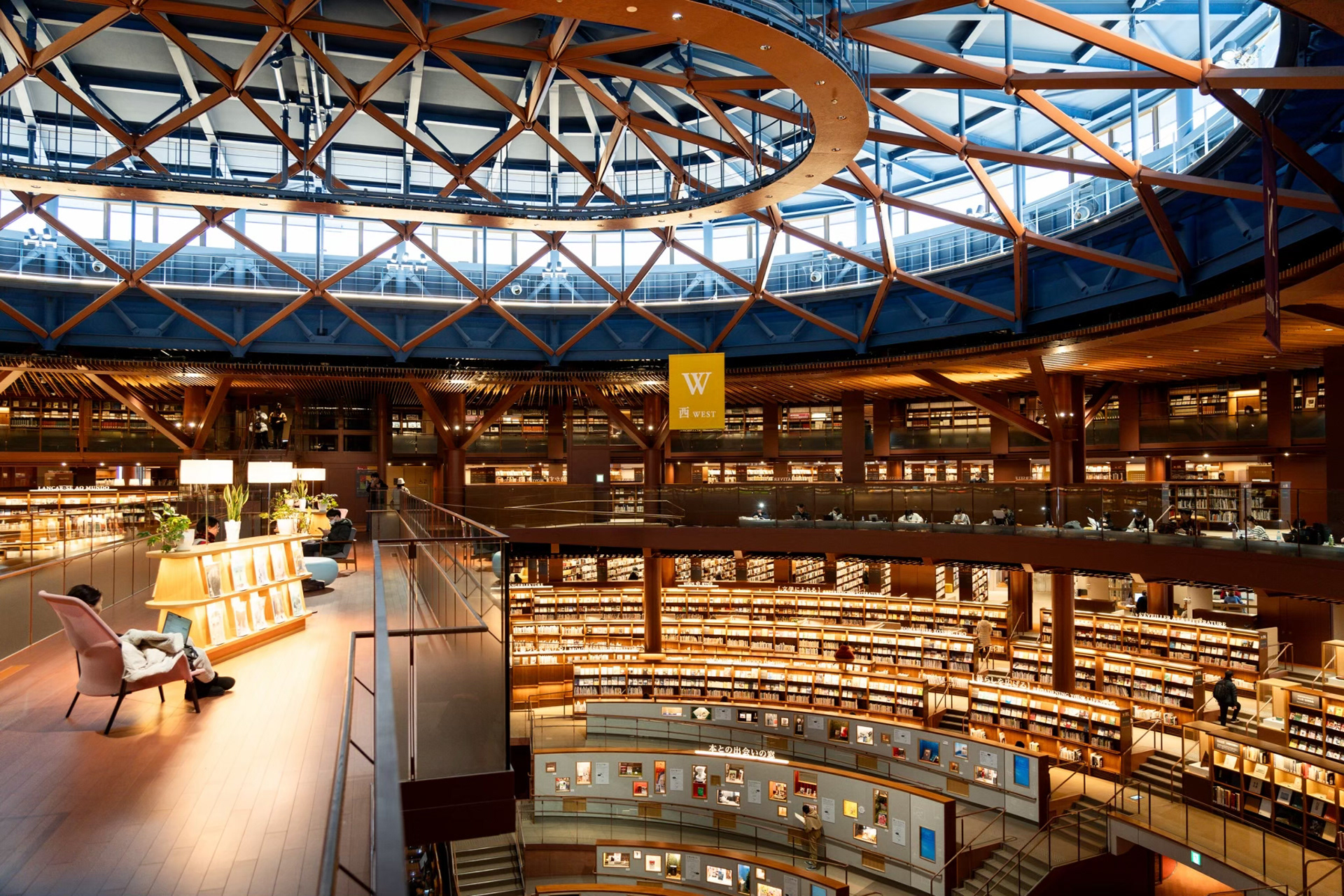 石川県立図書館