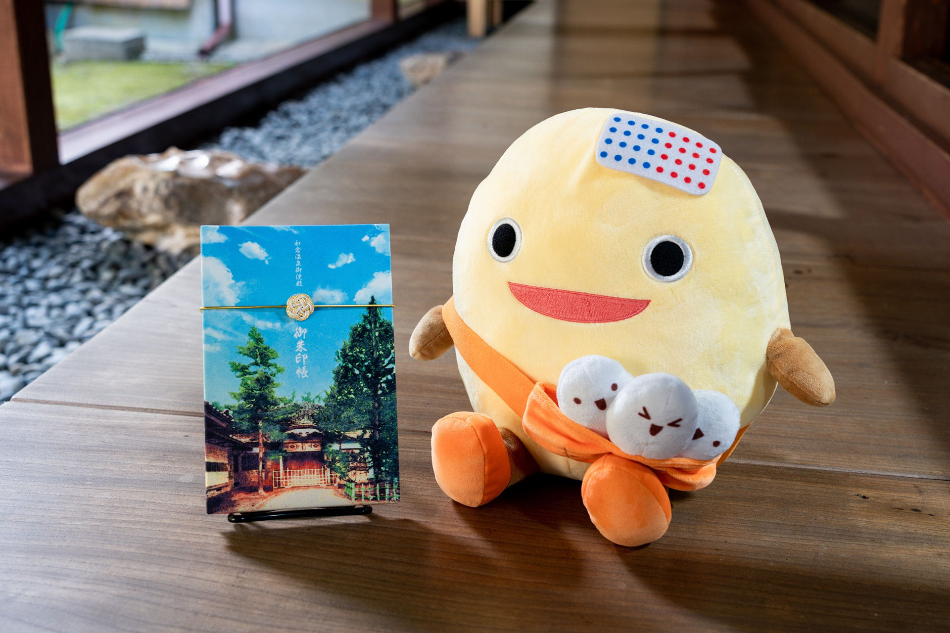 「石川県・和倉温泉で、国登録有形文化財「御便殿」オリジナル御朱印帳を発売」プレスリリース用スチール撮影