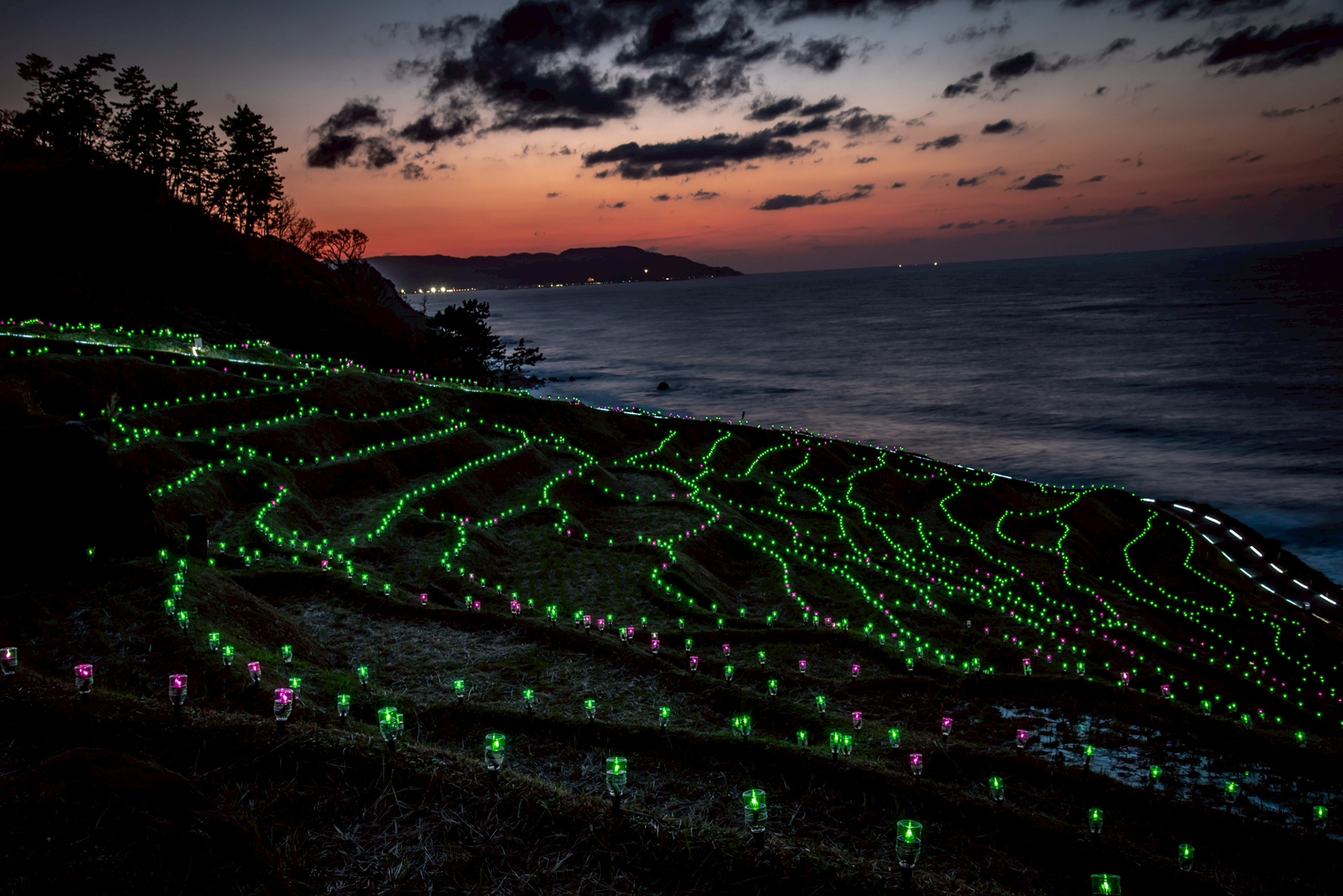 夕焼けの白米千枚田