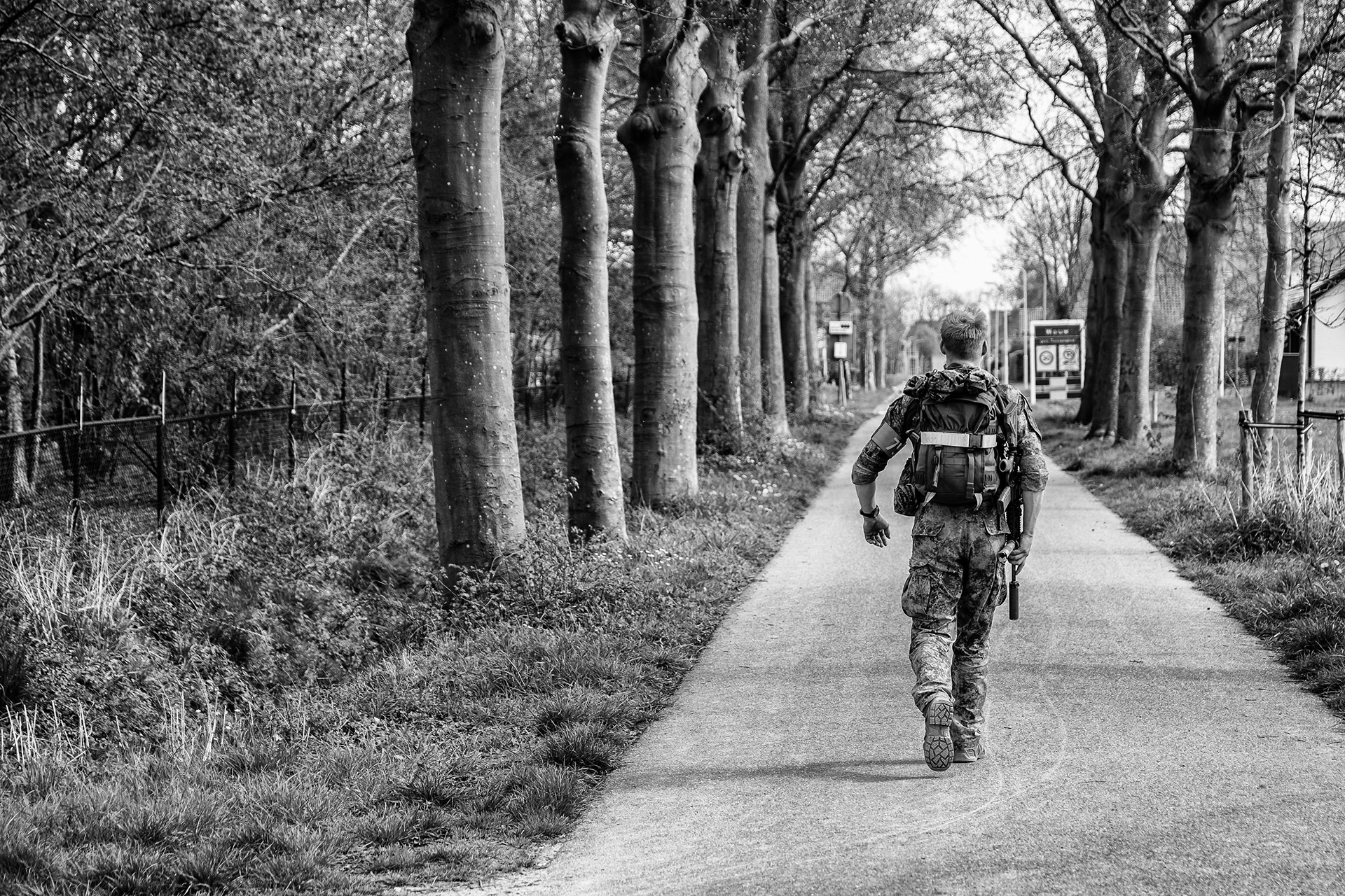 Militair op oefening (Wouw)