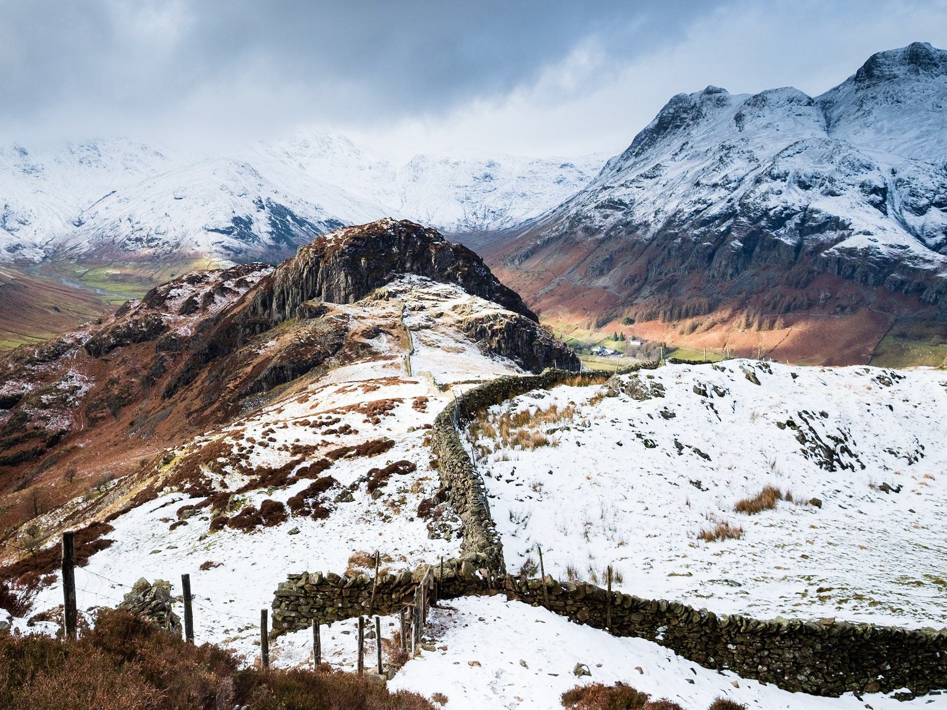 Brown How, nestled in the Langdale Valley / Olde Dungeon Ghyll, beneath the Langdale Pikes