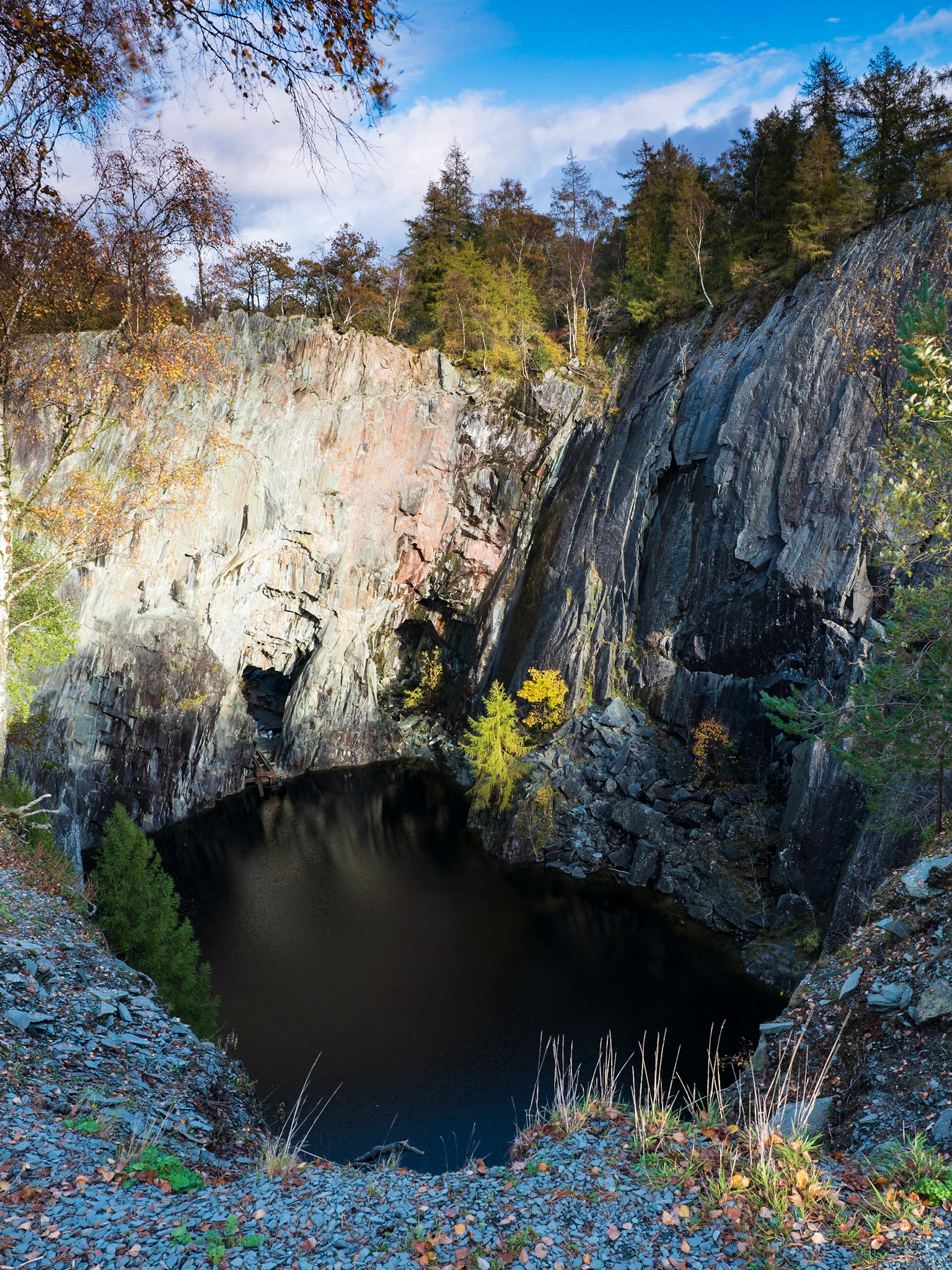 Autumn view of Hodge Close Quarry