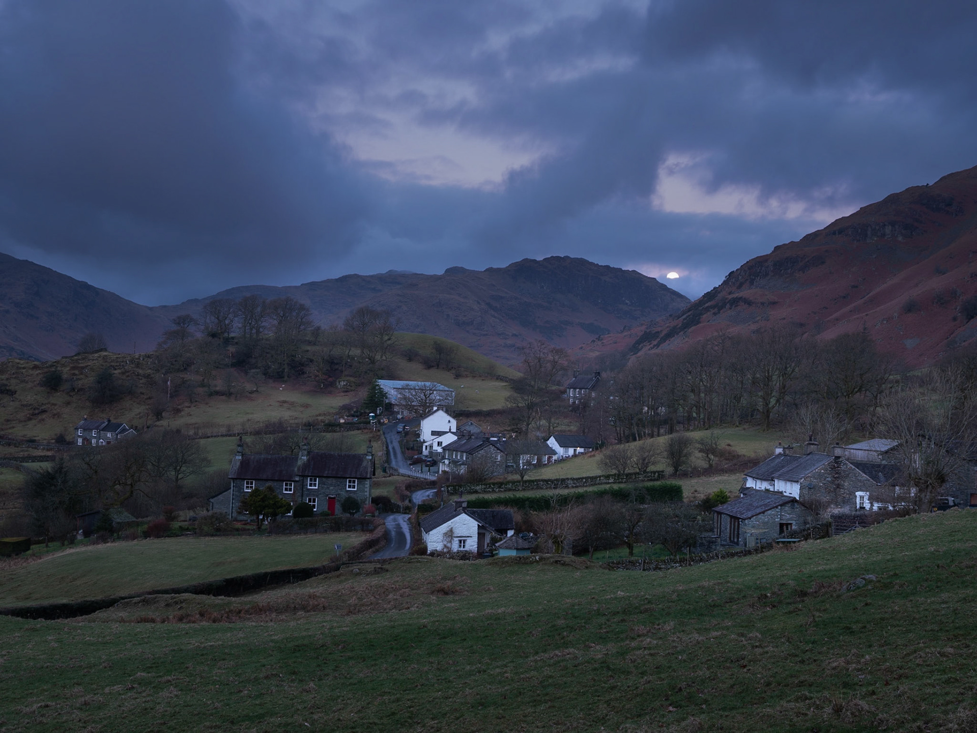 Moon sets just before dawn in Little Langdale