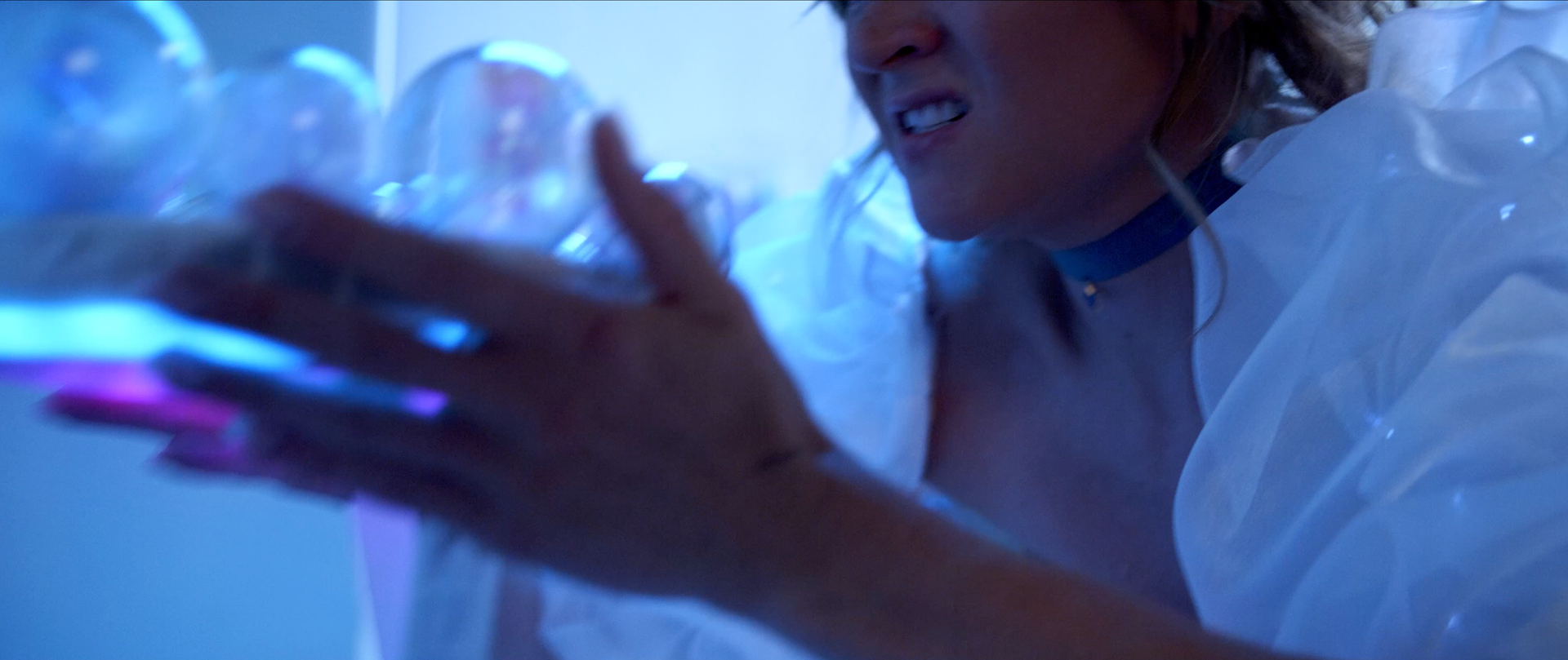 Inspired by bubbles combined with neon lights incorporating the underwater and intergalactic vision. 