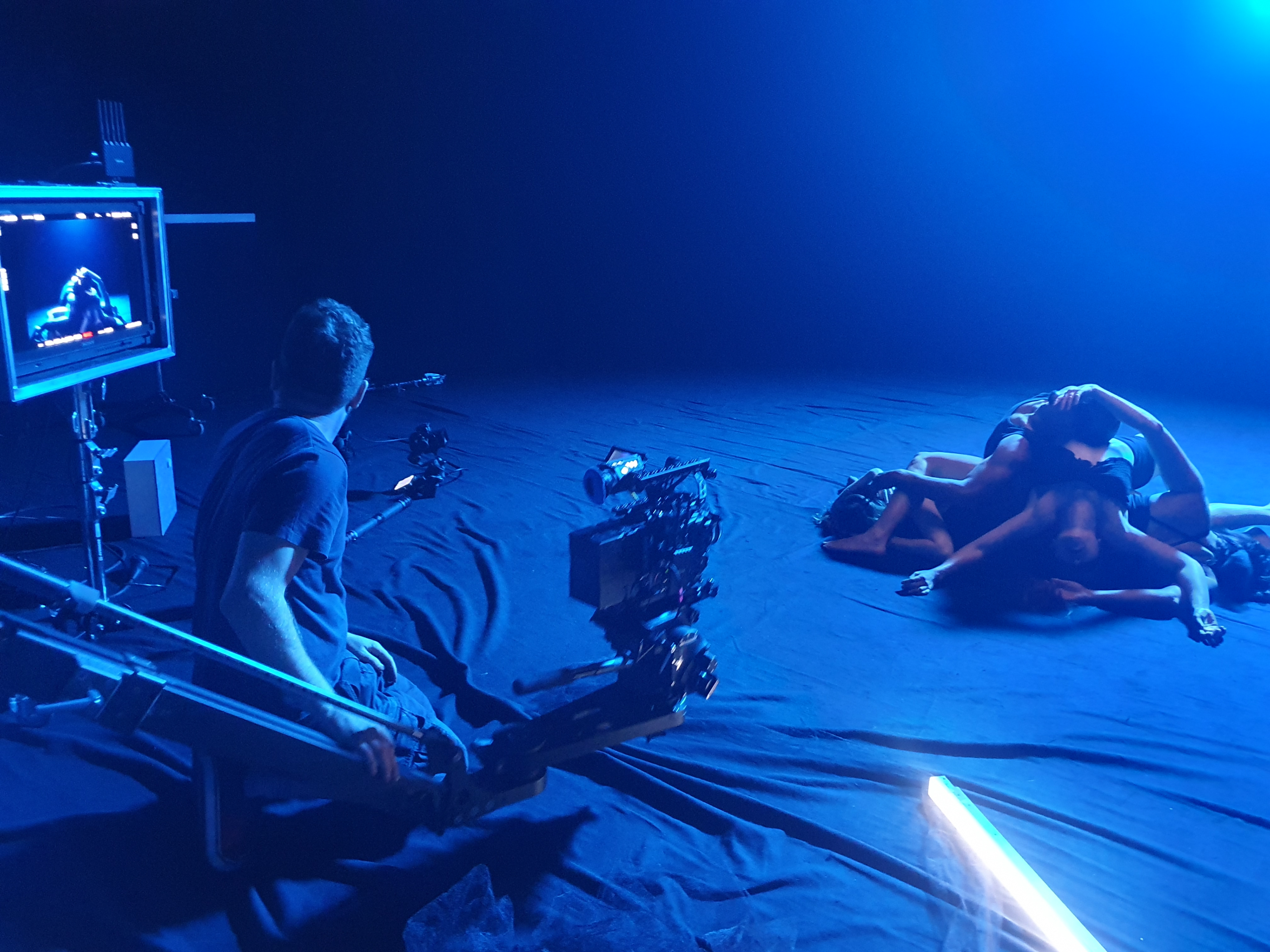 PIROGUE PRODUCTION est une structure à taille humaine, agile,intelligente, indépendante qui s’adapte aux exigences et auxparticularités de chaque projet tout en restant force de propositioncréative. Fondée par Maud Bourgeois, spécialisée dans l’ingénierie desmédias, l’écriture interactive et la gestion de projet et Alexandre Attias,directeur de création et réalisateur formé à Penninghen.
