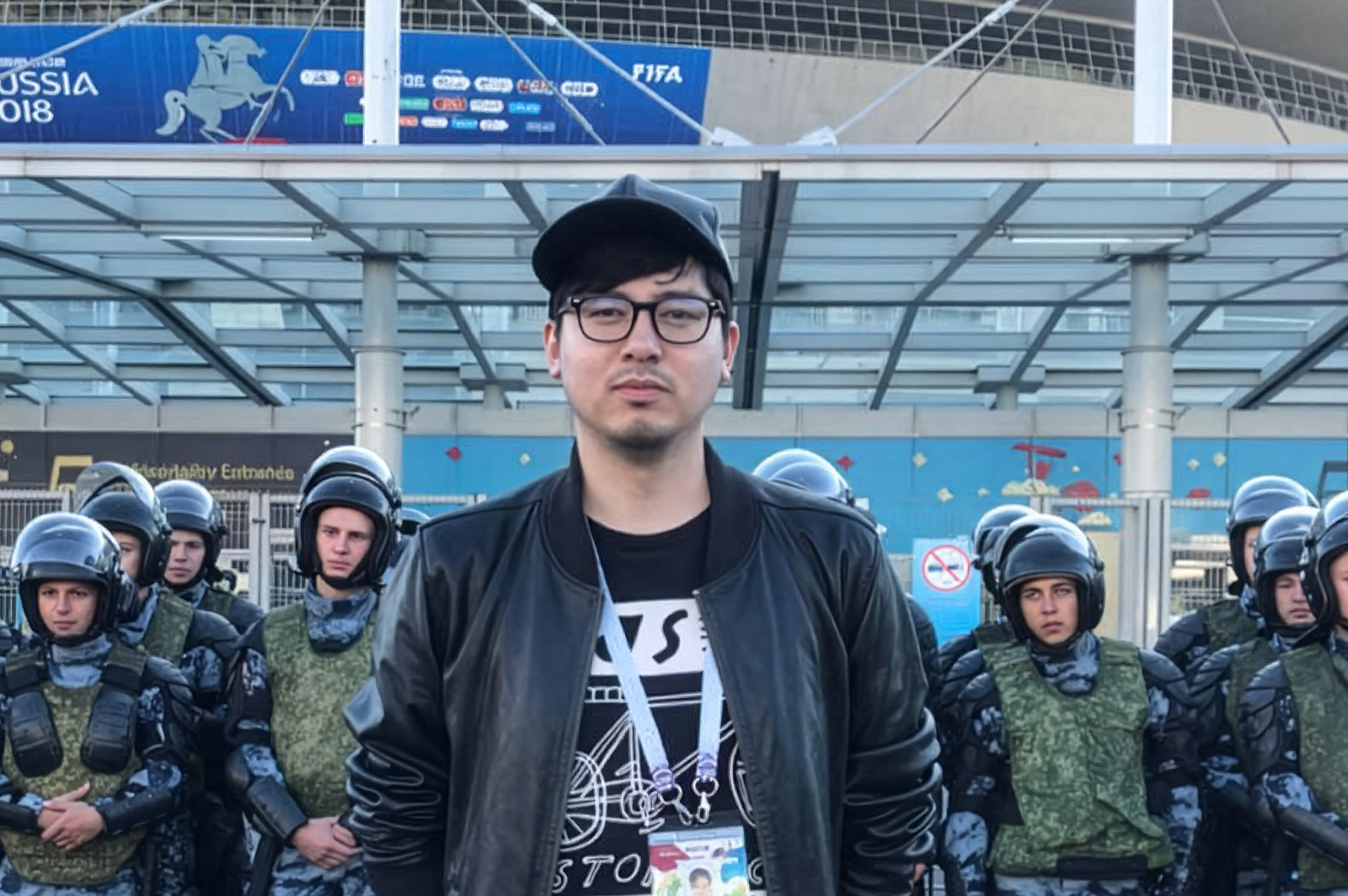 花元 洵 – 映像編集者 _______________________________________________________________________________ 東京を拠点に、ショートドキュメンタリーやブランドコンテンツを中心に活動。音楽、パフォーマンス、カルチャー領域に強みを持ち、人物の内面にフォーカスした語り口と、精度の高い編集リズムで映像に深みを与える。Red Bullのドキュメンタリープロジェクトにも数多く携わる。 そのほか、国内外アーティストのミュージックビデオやライブ映像の演出・編集も手がける。Tokyo (Thundercat song) のミュージックビデオを監督し、**SHIBUYA AWARDS 2016（映画部門）**にてエクセレンスアワードを受賞。