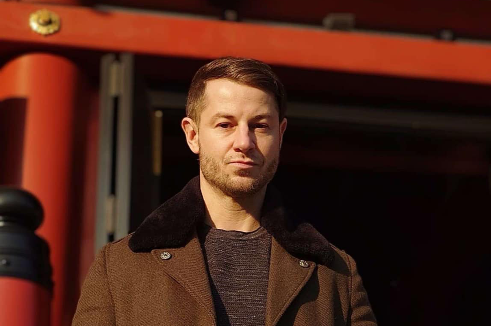 セバスチャン・スタイン – ディレクター／カメラマン _______________________________________________________________________________  英語・ドイツ語・日本語の三言語を操るドキュメンタリー映像作家。 日本のアンダーグラウンドカルチャーを主なテーマとし、20年以上にわたり日本を拠点に活動しています。 これまでにアジア・アカデミー賞を2度受賞し、テリー賞をはじめ、ヨーロッパ、アジア、北米の国際映画祭で高い評価を受けています。