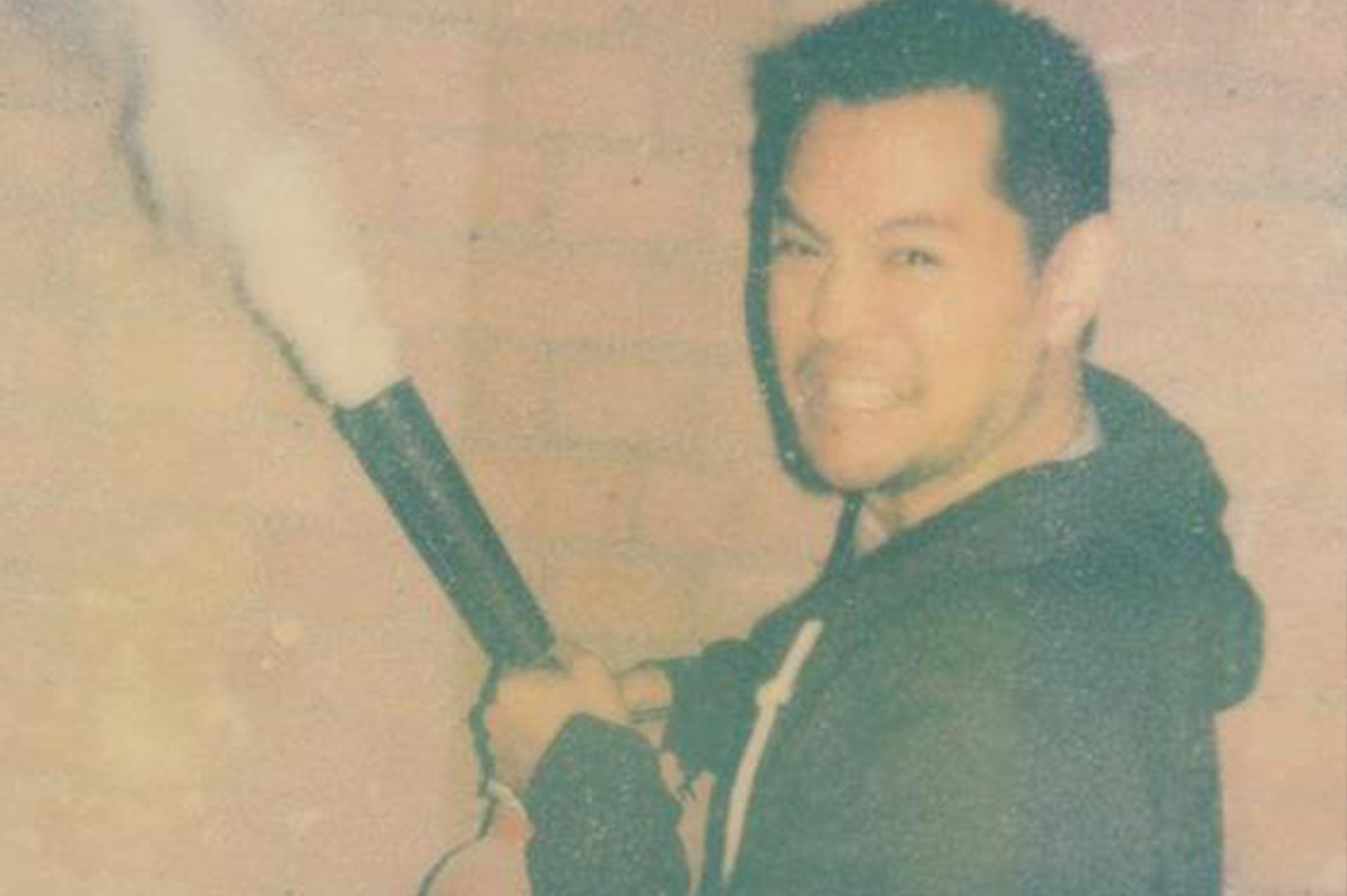 岩川 純 – モーション・グラフィックス  _______________________________________________________________________________ ドキュメンタリーおよびノンフィクション作品を中心に、タイトルデザインと情報整理を軸としたビジュアル設計を手がける。イギリスおよびヨーロッパの放送・コマーシャル案件に携わり、物語理解を支えるグラフィック表現を得意とする。 Fu Filmsのプロジェクトでは、編集工程と連携しながら、作品に即した視覚表現を構築している。