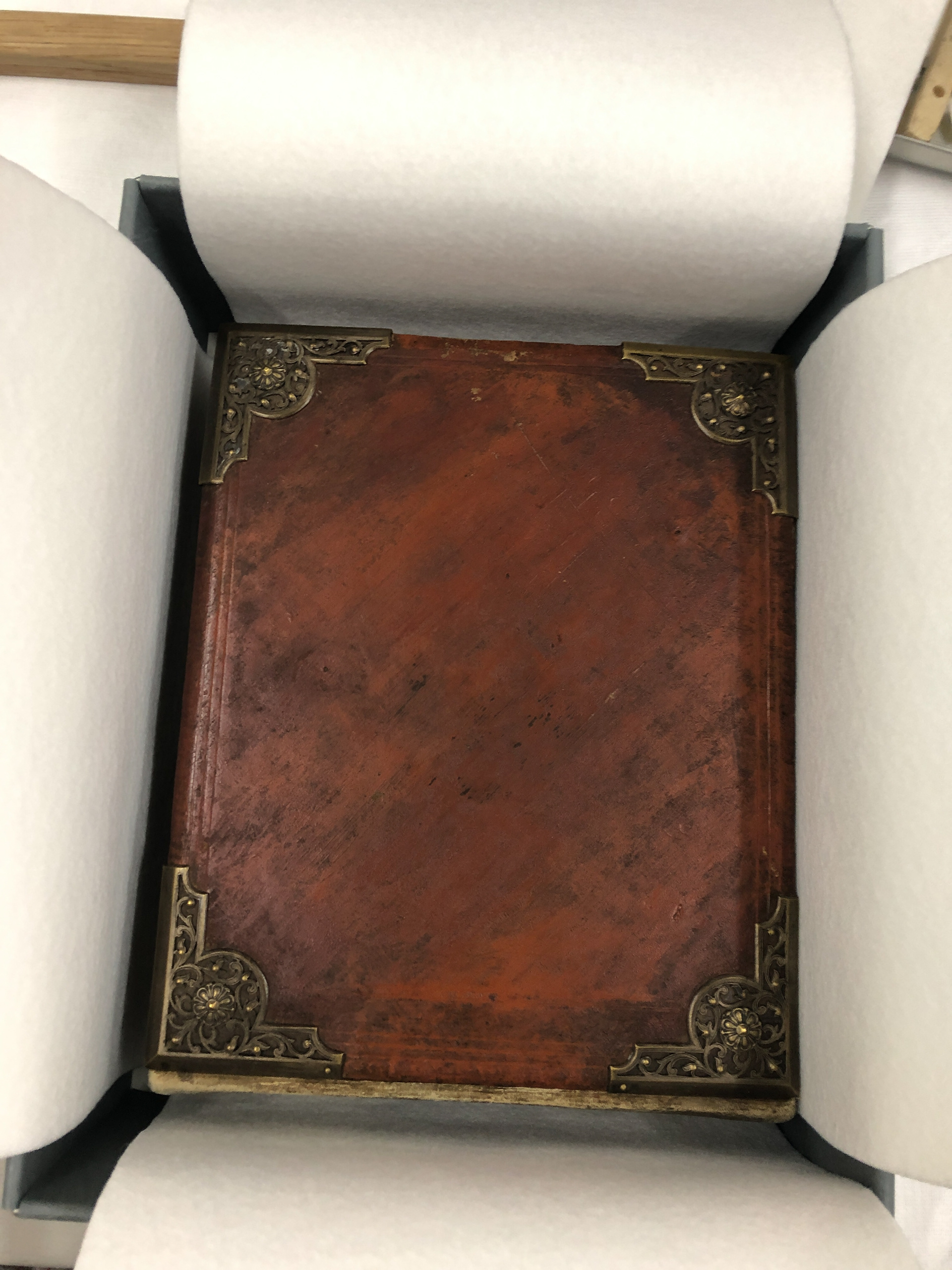 Rehousing of archival and library collection. © Wyszomirska-Noga