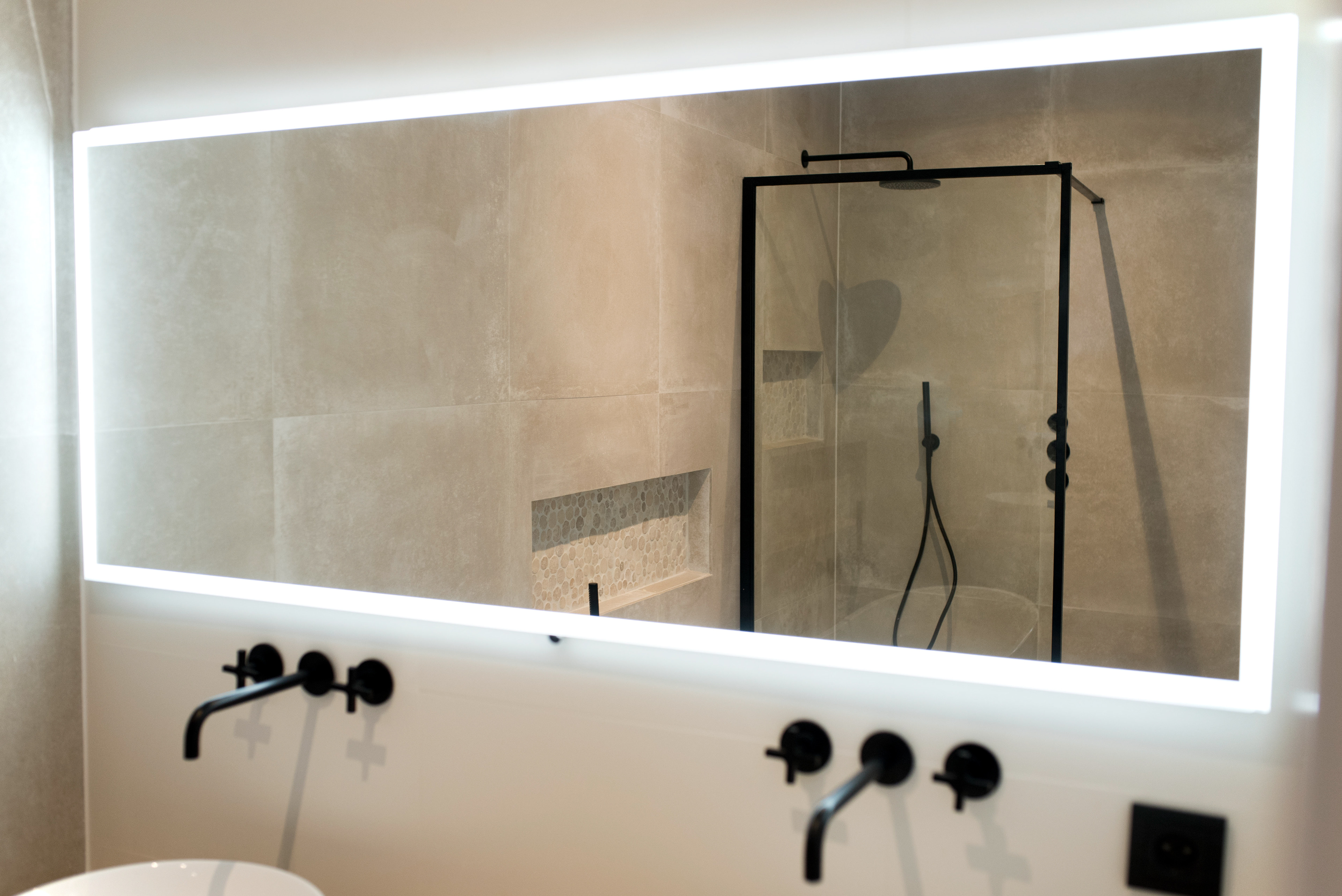 E X C E L L E N C E - B A D K A M E R S