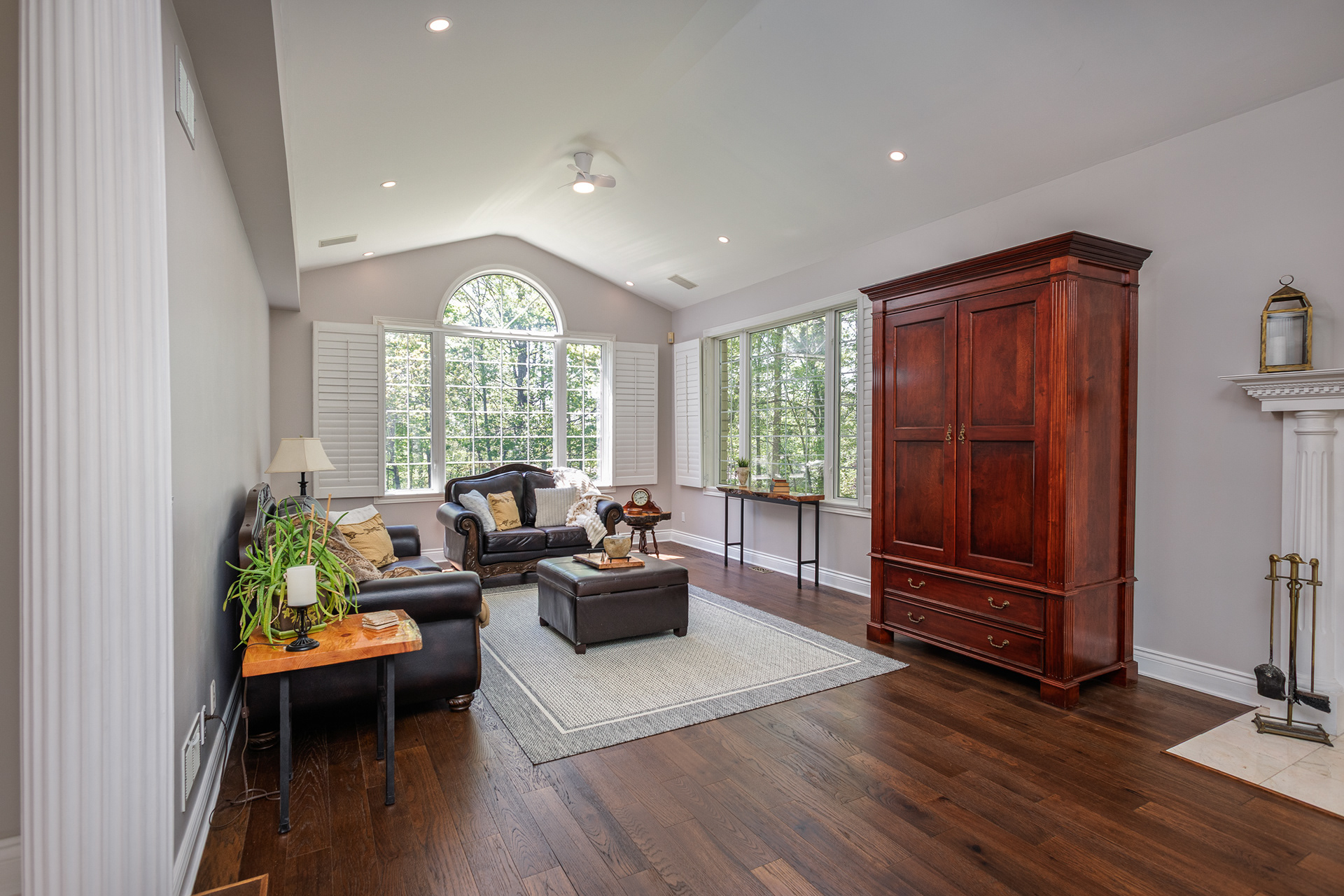 Large spaces photographed to preserve scale, openness, and natural light.