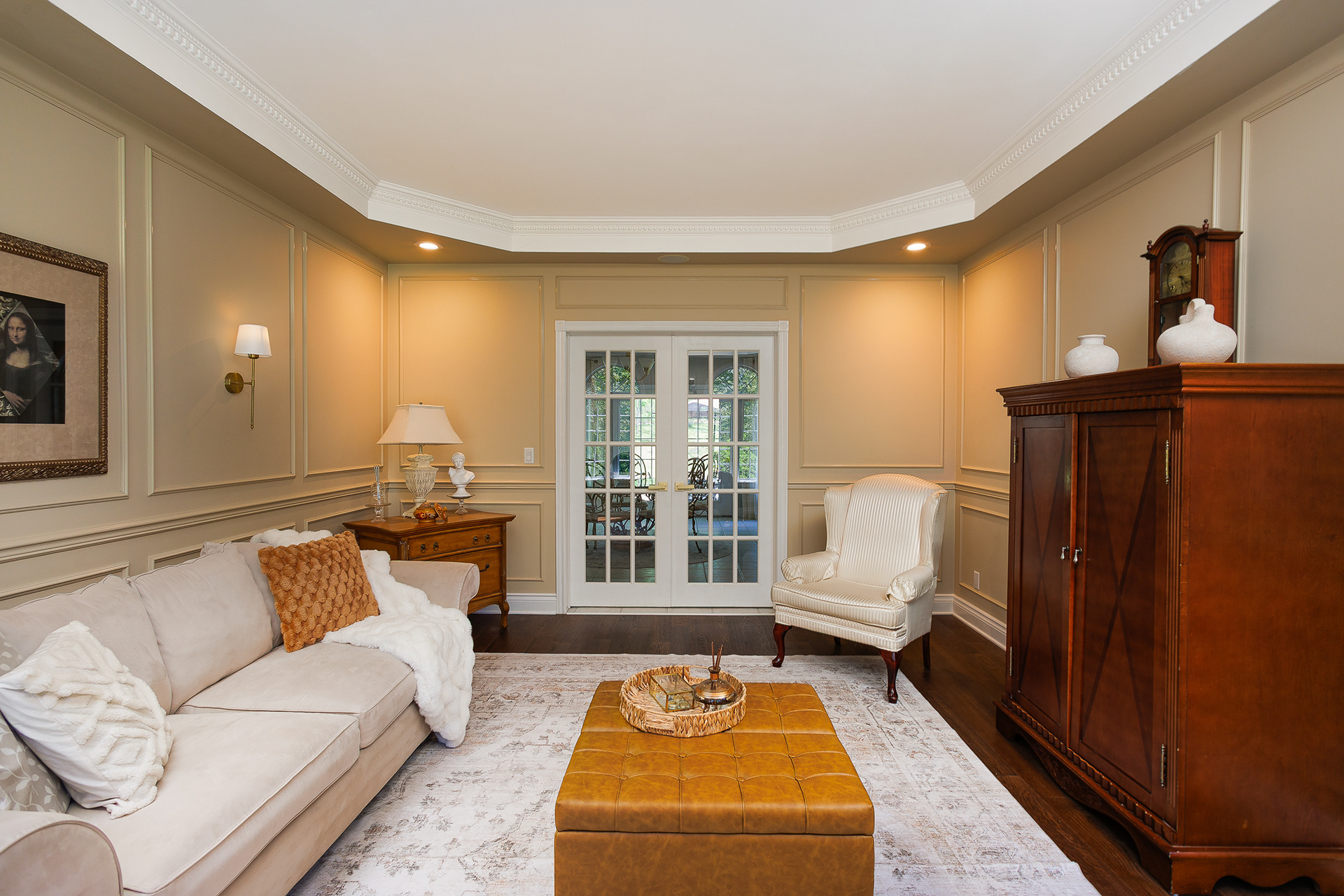 Large living spaces photographed to preserve depth and openness.
