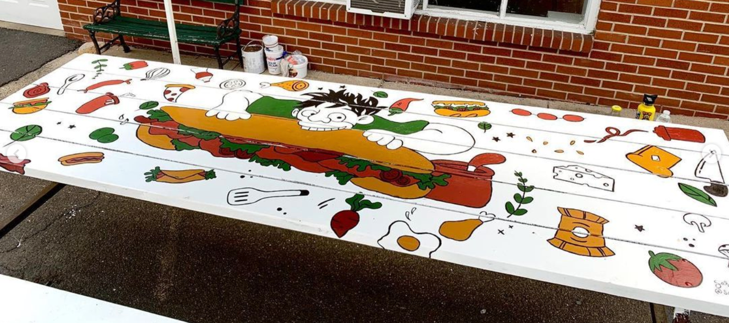 Uptowne Deli Pizzeria Picnic Table