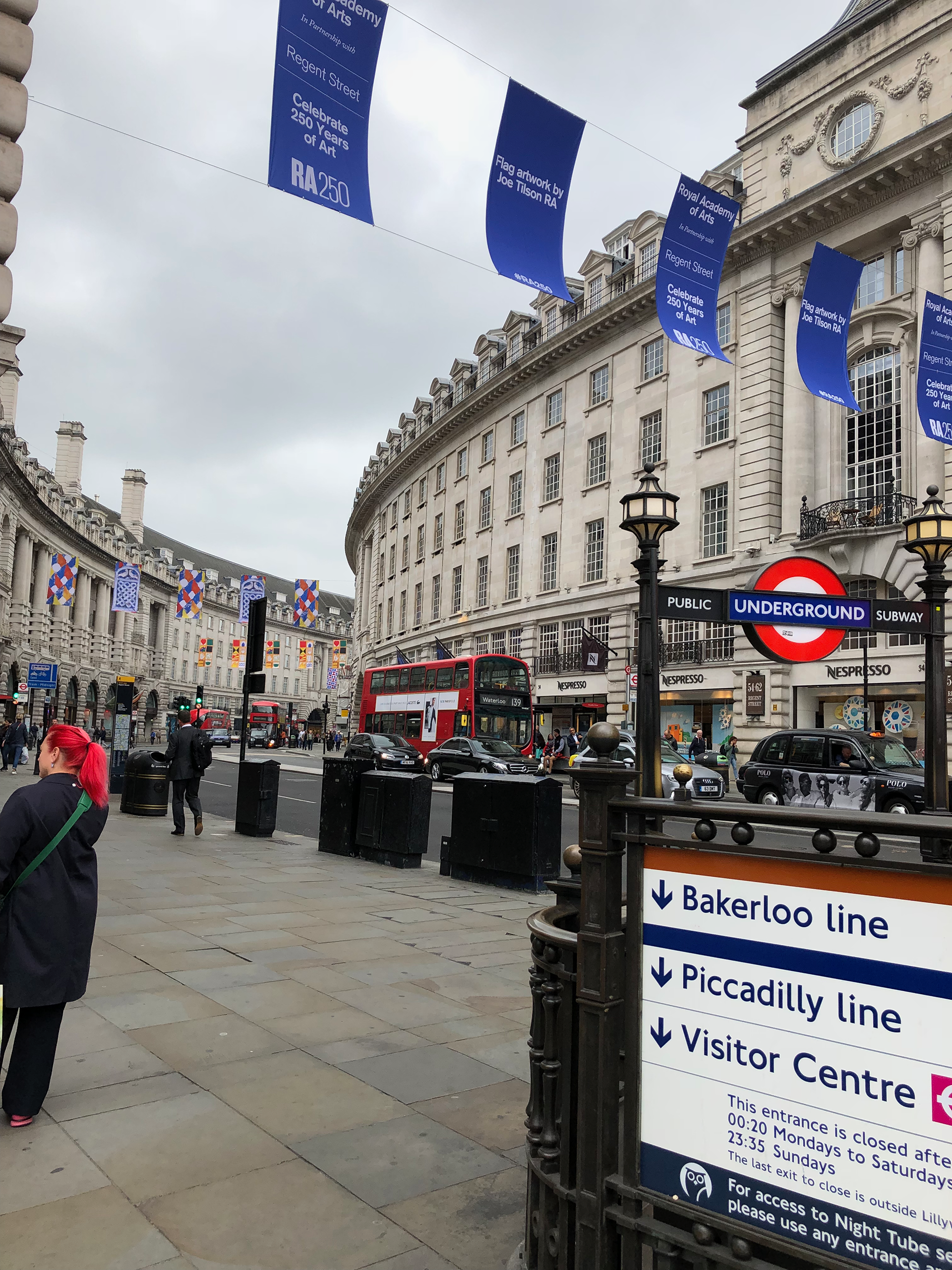 PICCADILLY CIRCUS