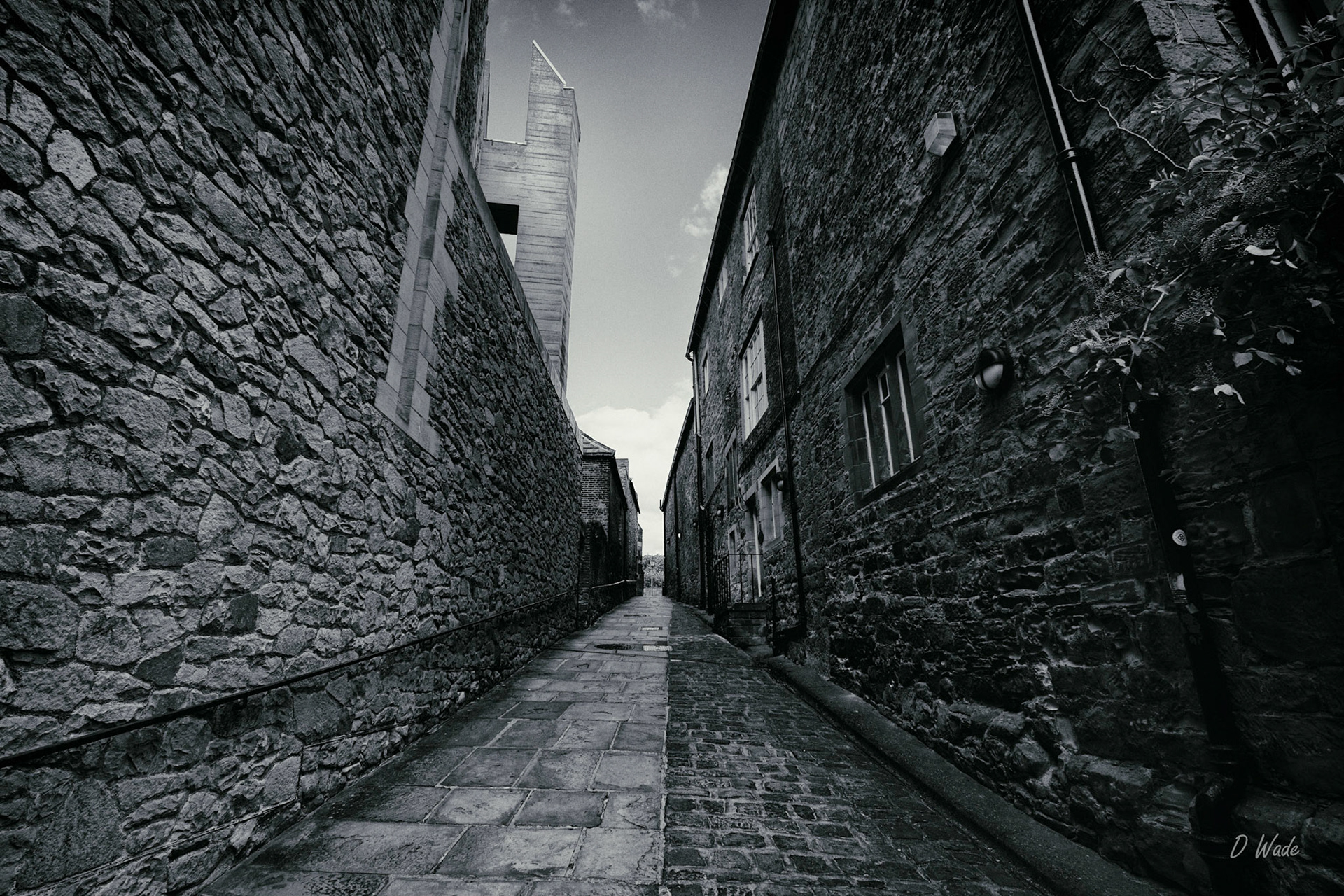 An alleyway that leads up to Durham Cathedral and Castle. Notice a stark contrast in architecture.