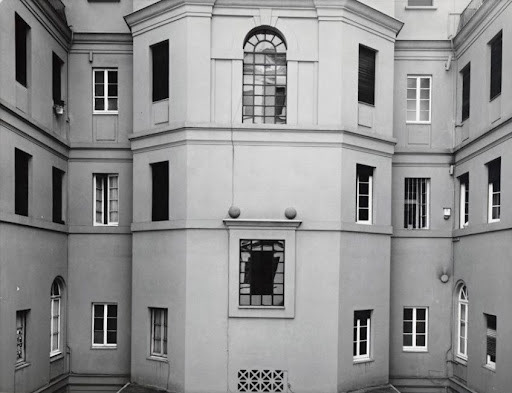 Gabriele Basilico, Milano, Edificio residenziale, via Cernaia,1980